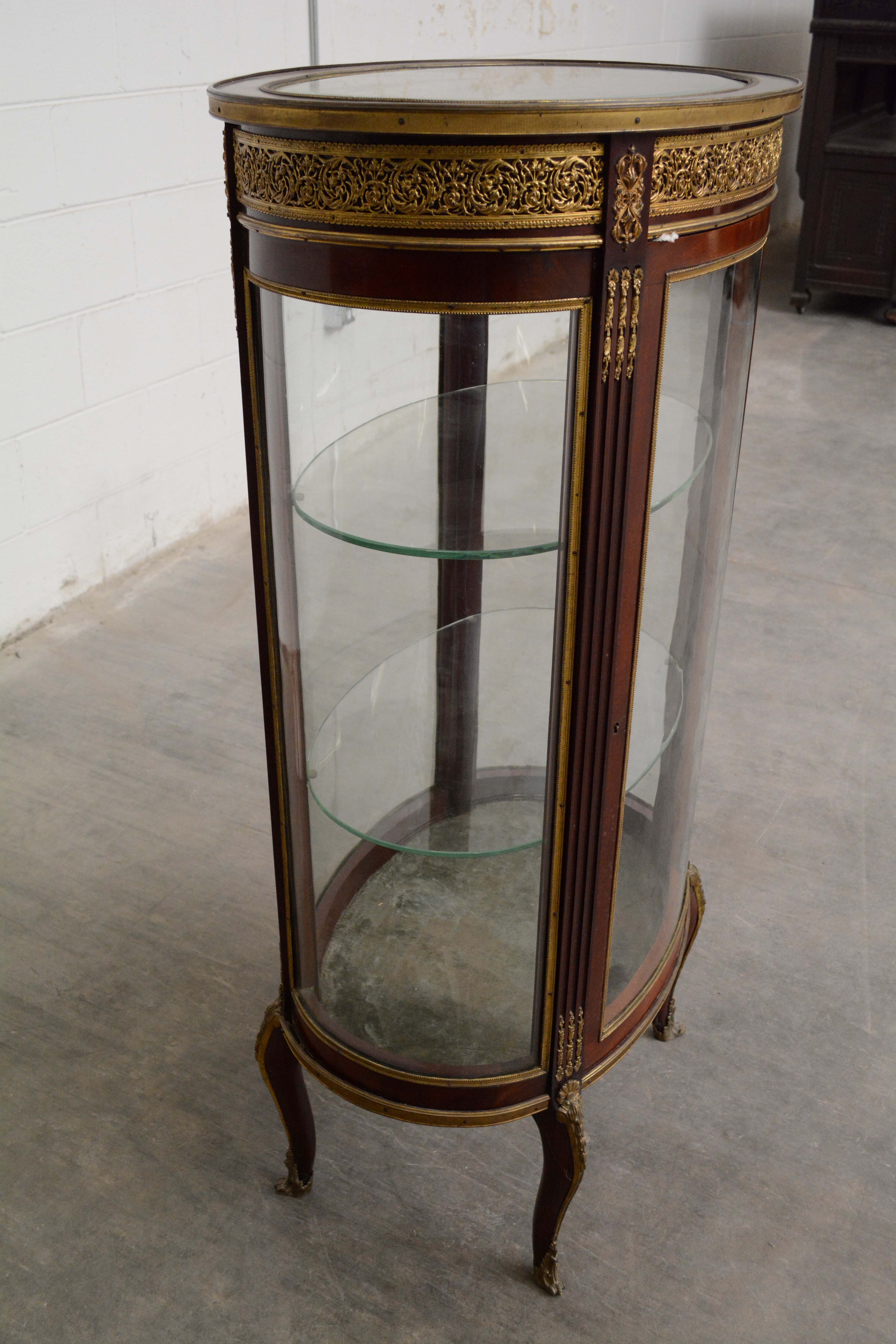 Louis XV Style Mahogany and Glass Curio Cabinet, 20th Century