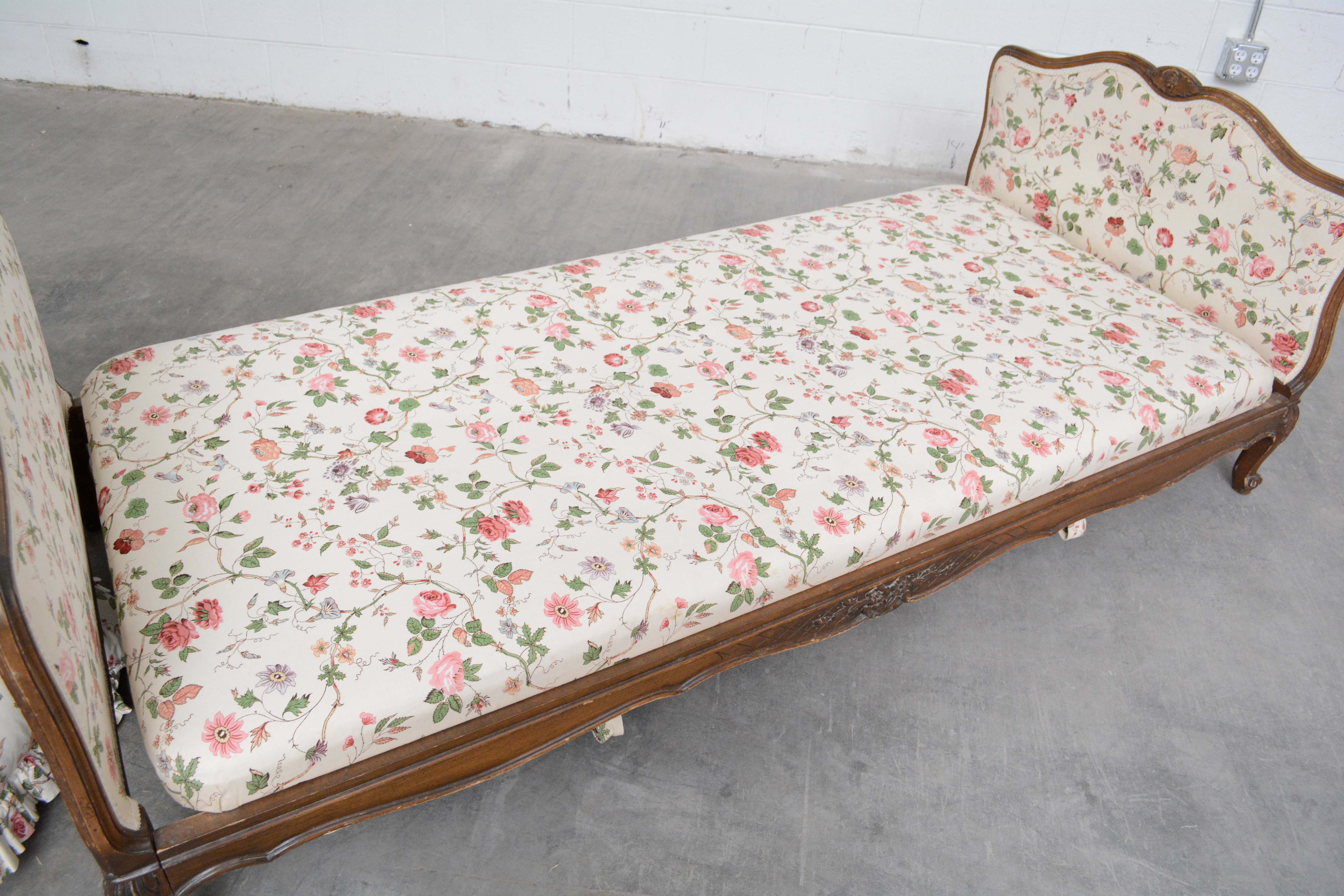 Louis XV Style Upholstered Twin Size Day Bed, Mid 20th Century