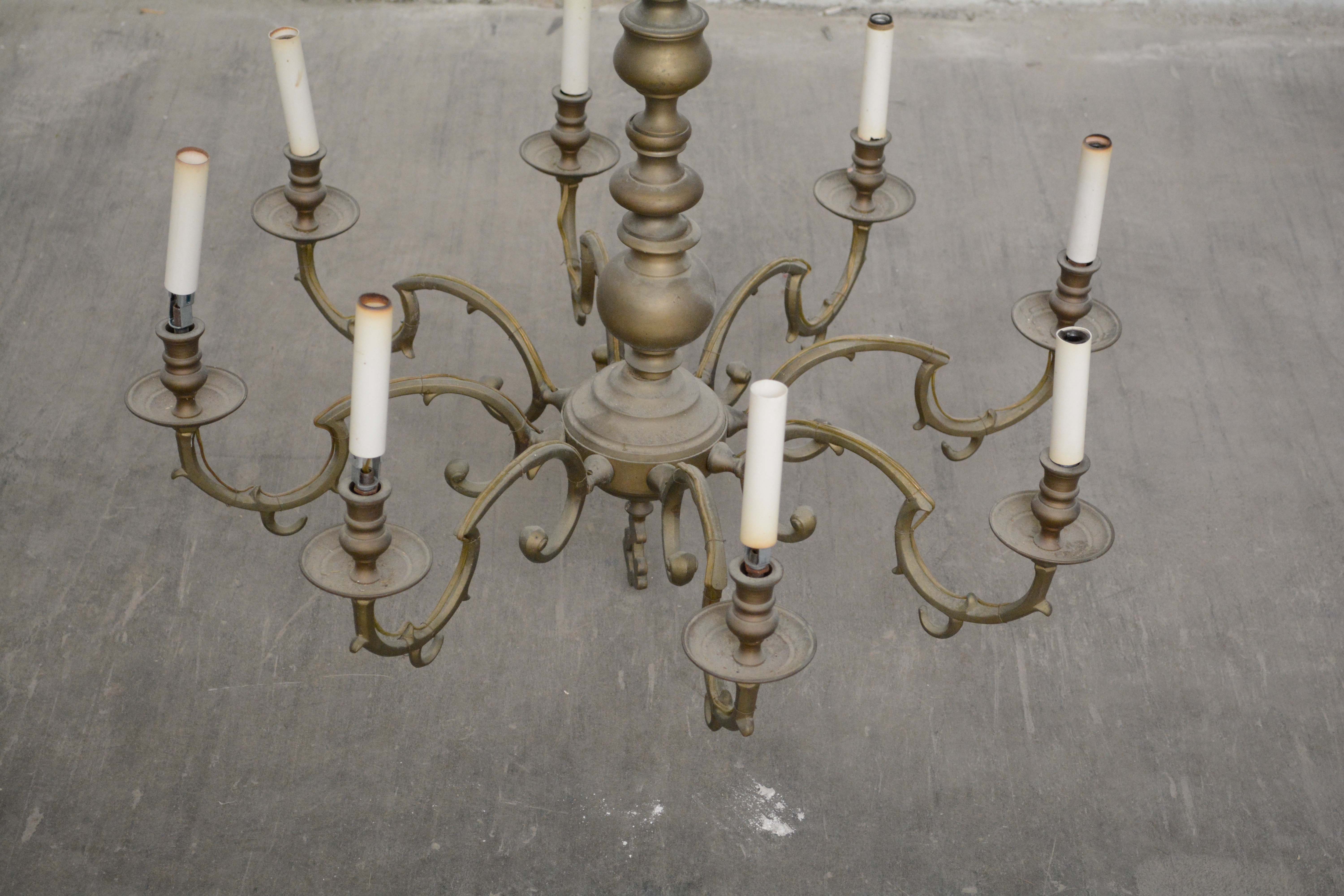 English Georgian Style Eight Arm Brass Chandelier, Early 20th Century