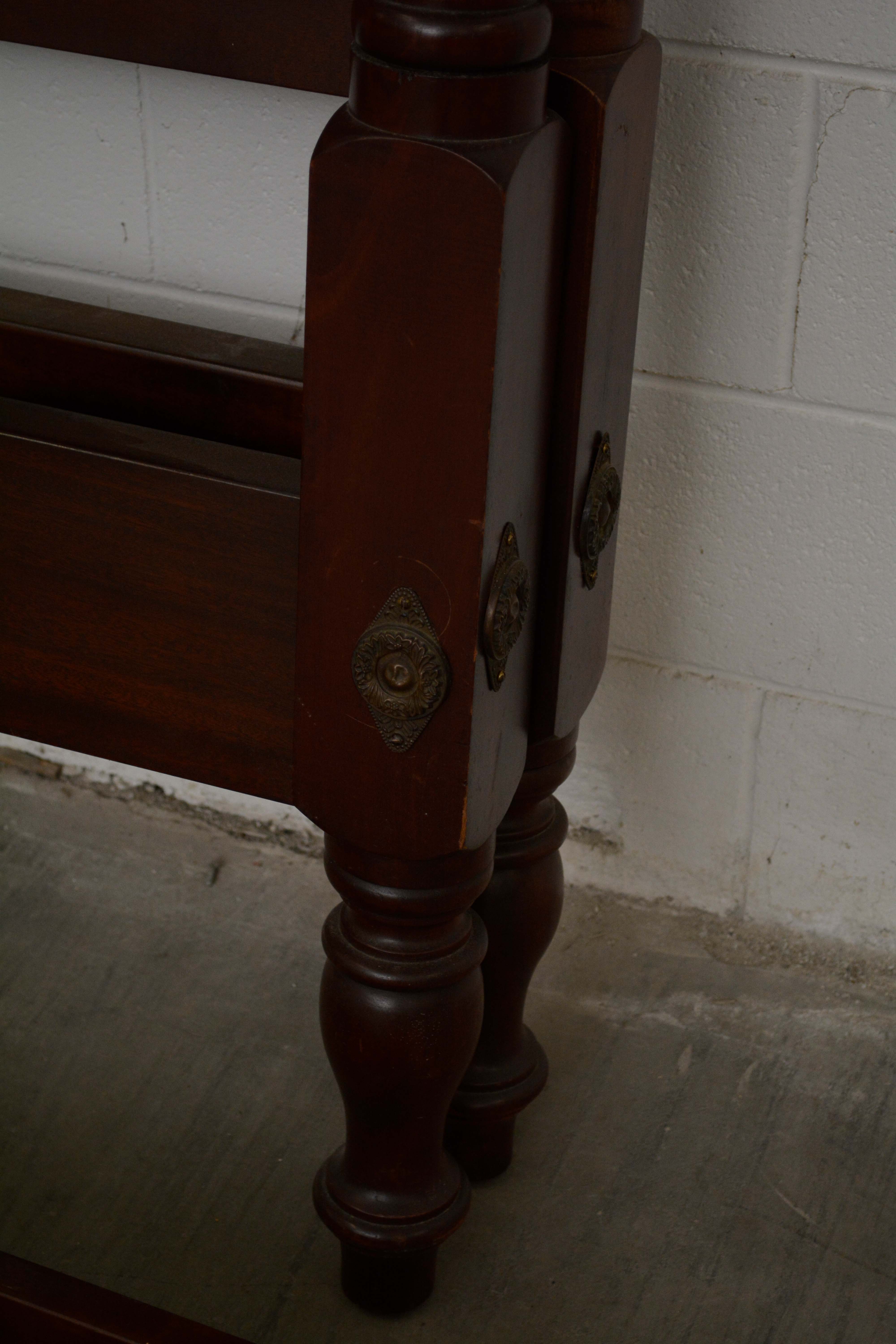 Federal Style Mahogany King Size Bed Frame, Early/Mid 20th Century