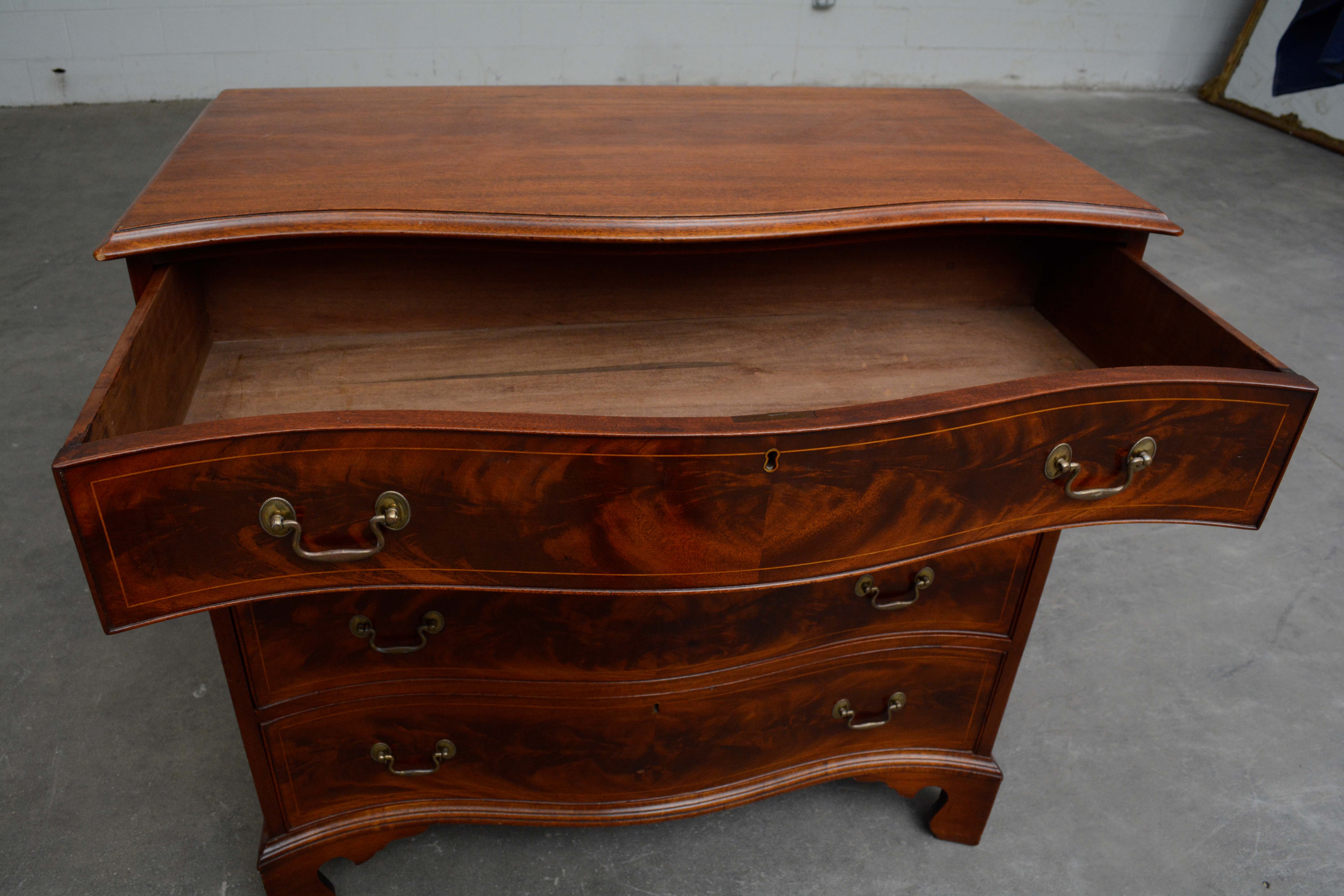 George III Style String-Inlaid Mahogany Serpentine Chest, 20th Century