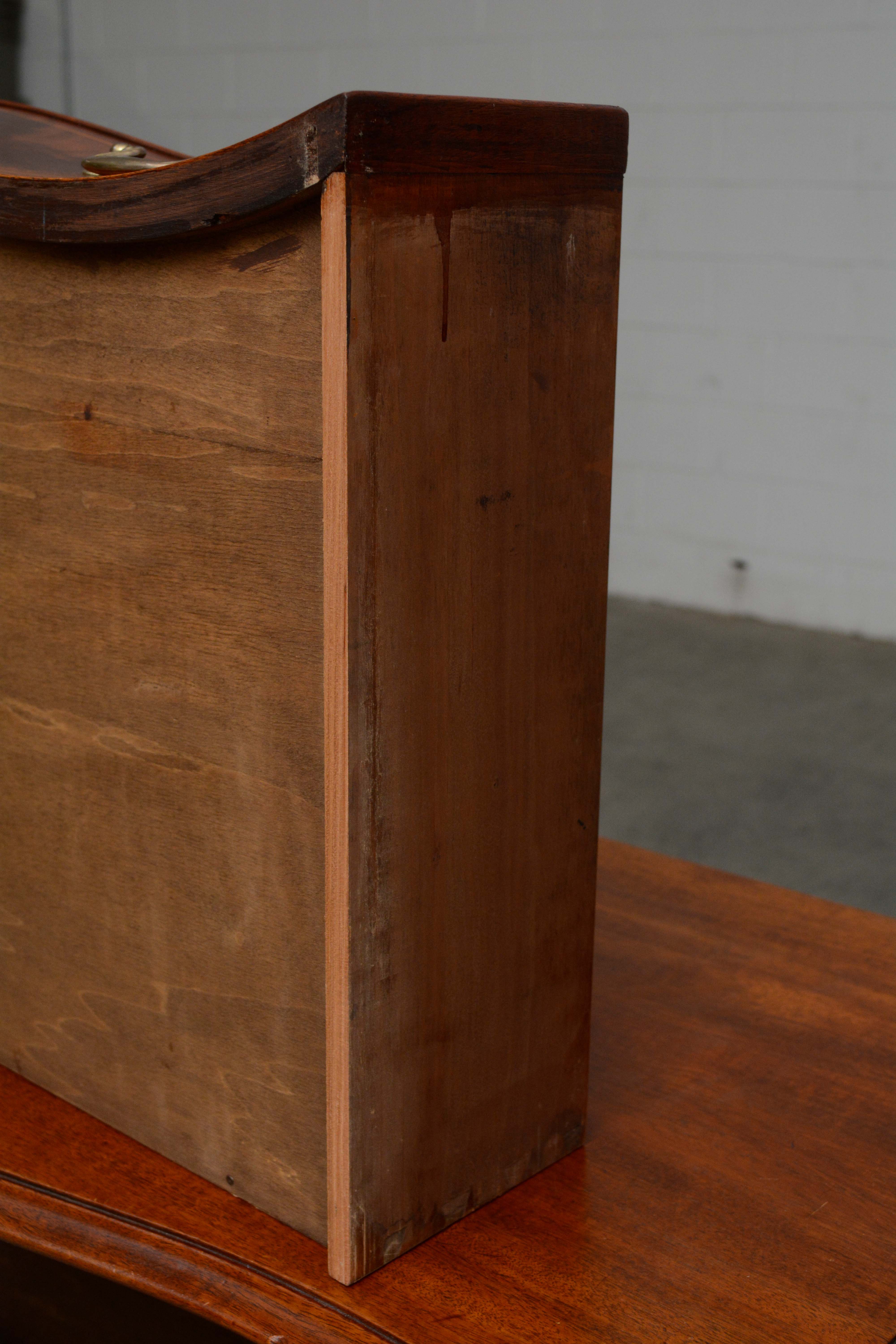 George III Style String-Inlaid Mahogany Serpentine Chest, 20th Century