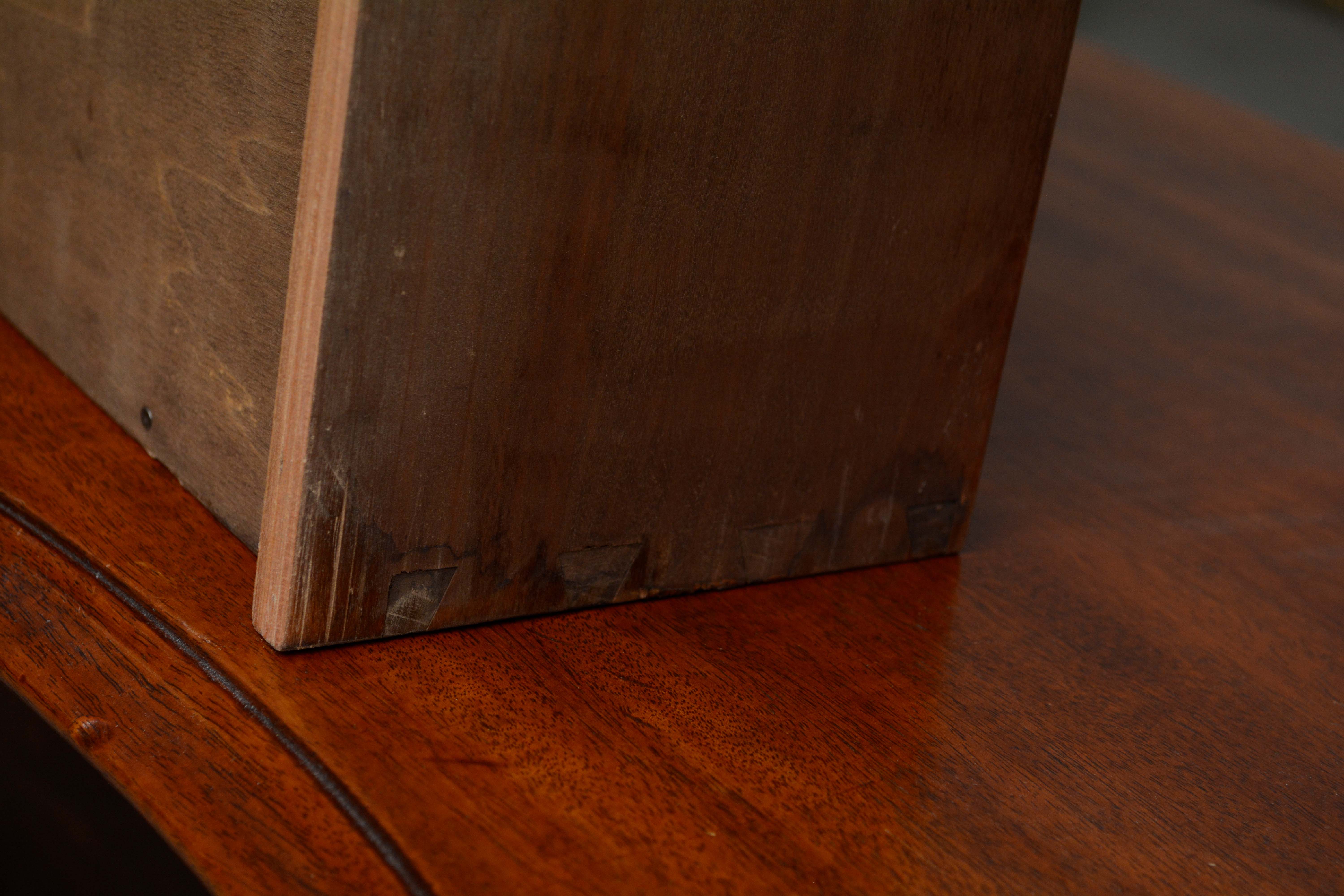 George III Style String-Inlaid Mahogany Serpentine Chest, 20th Century