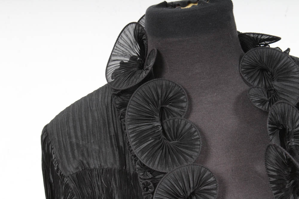 Vintage Joan McGee Black Scalloped Accordion Pleat Jacket