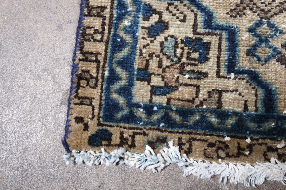 Hand-Knotted Persian Hamadan Wool Rug In a Nain Style