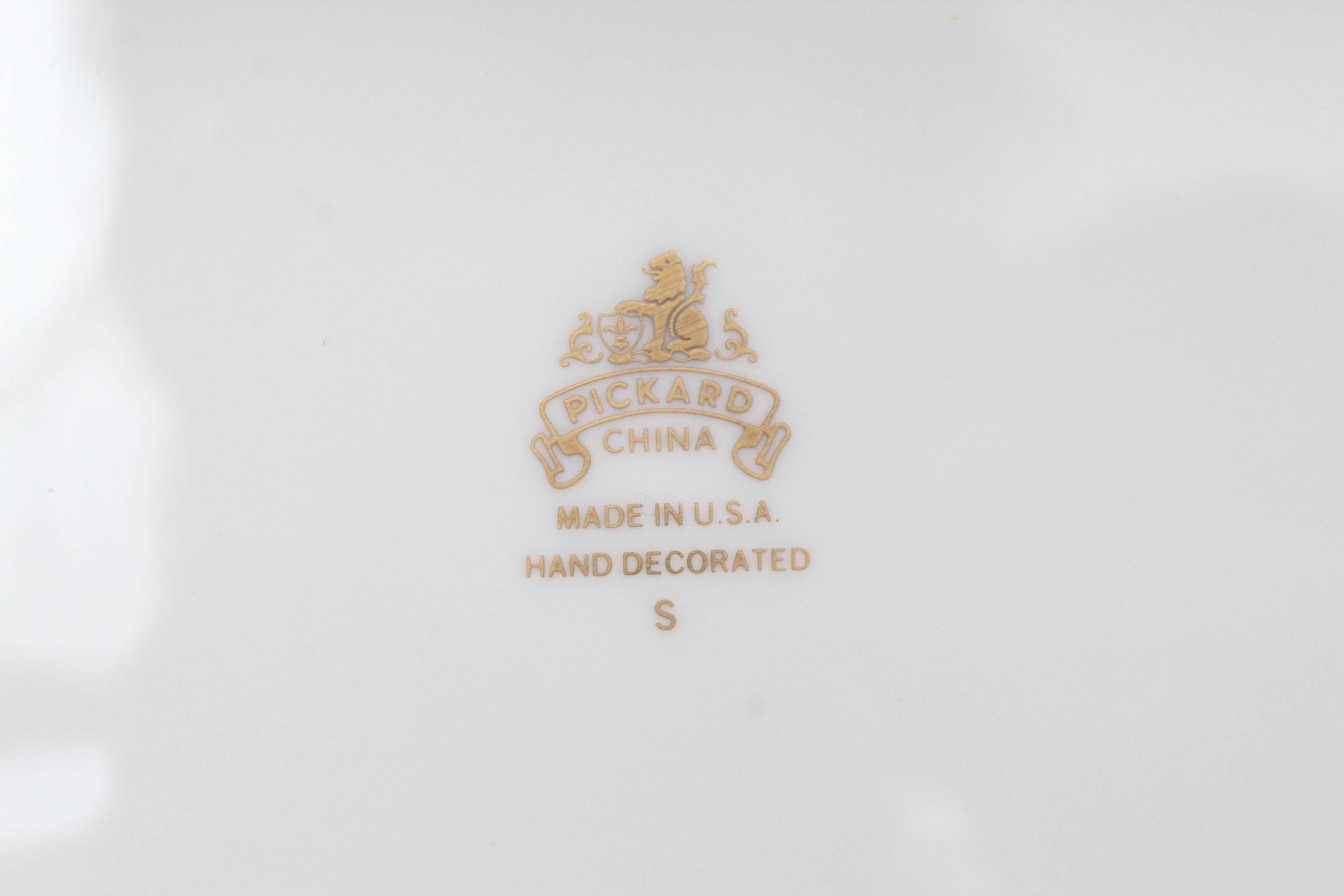 Decorative Christmas Plates Featuring Johnson Bros. and Pickard