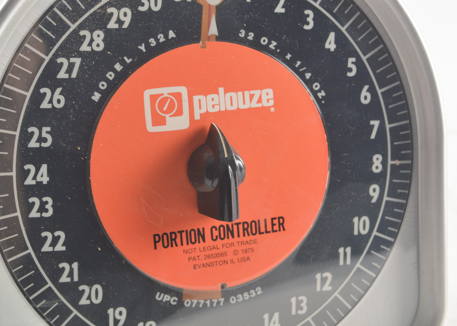 Vintage Pelouze Kitchen Scale