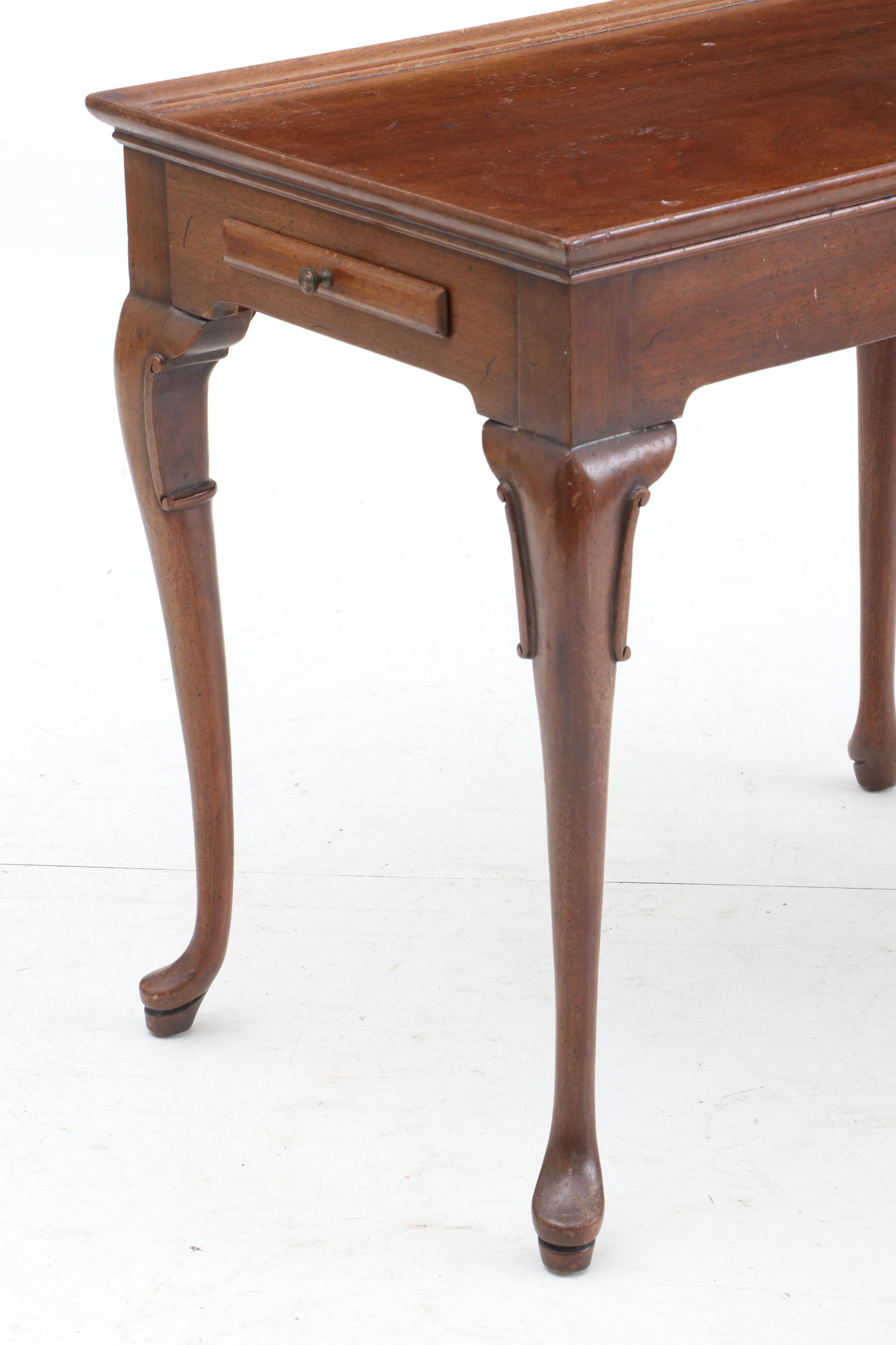 Queen Anne Style Mahogany Side Table by Hickory Chair Co., Mid/Late 20th Century