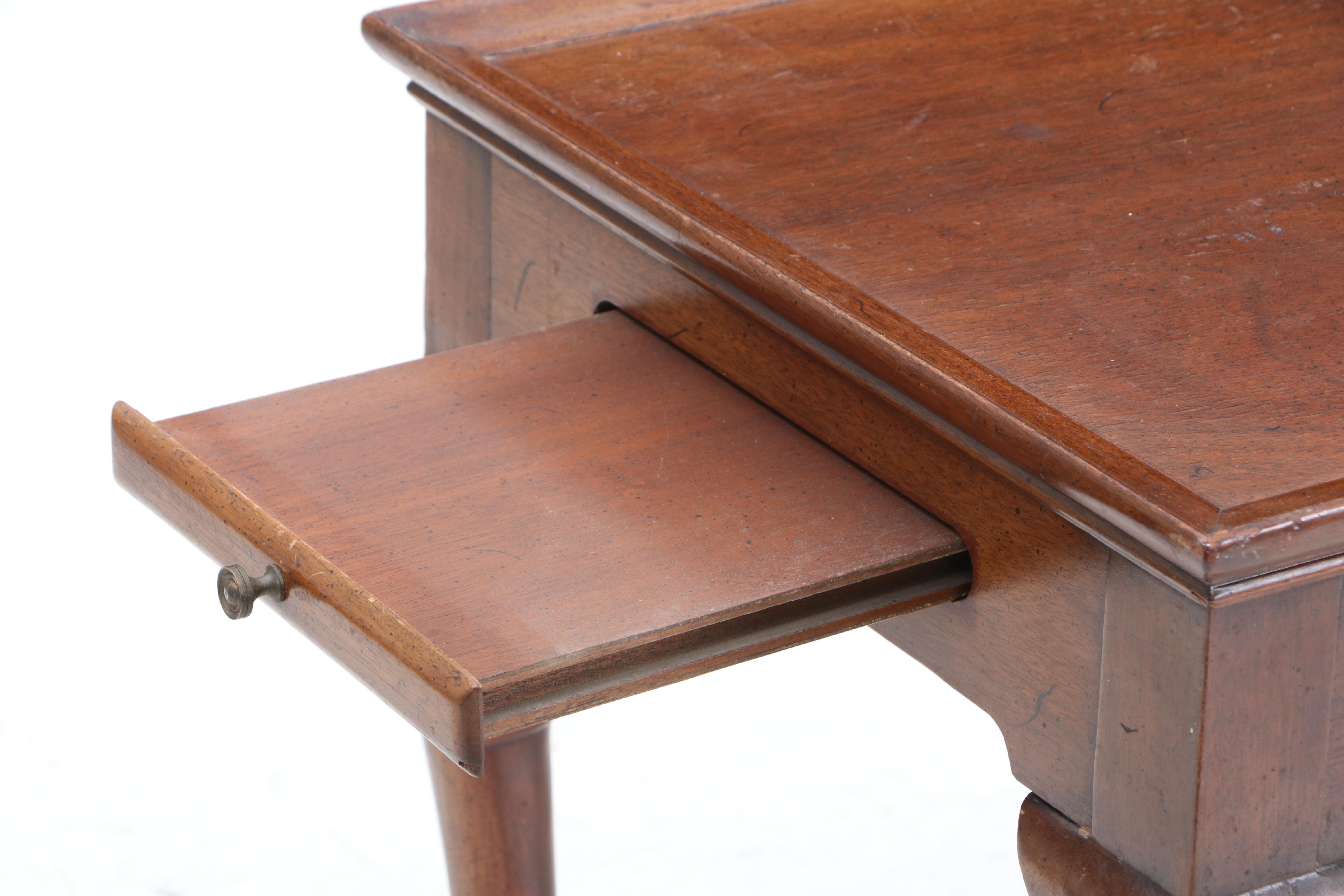 Queen Anne Style Mahogany Side Table by Hickory Chair Co., Mid/Late 20th Century