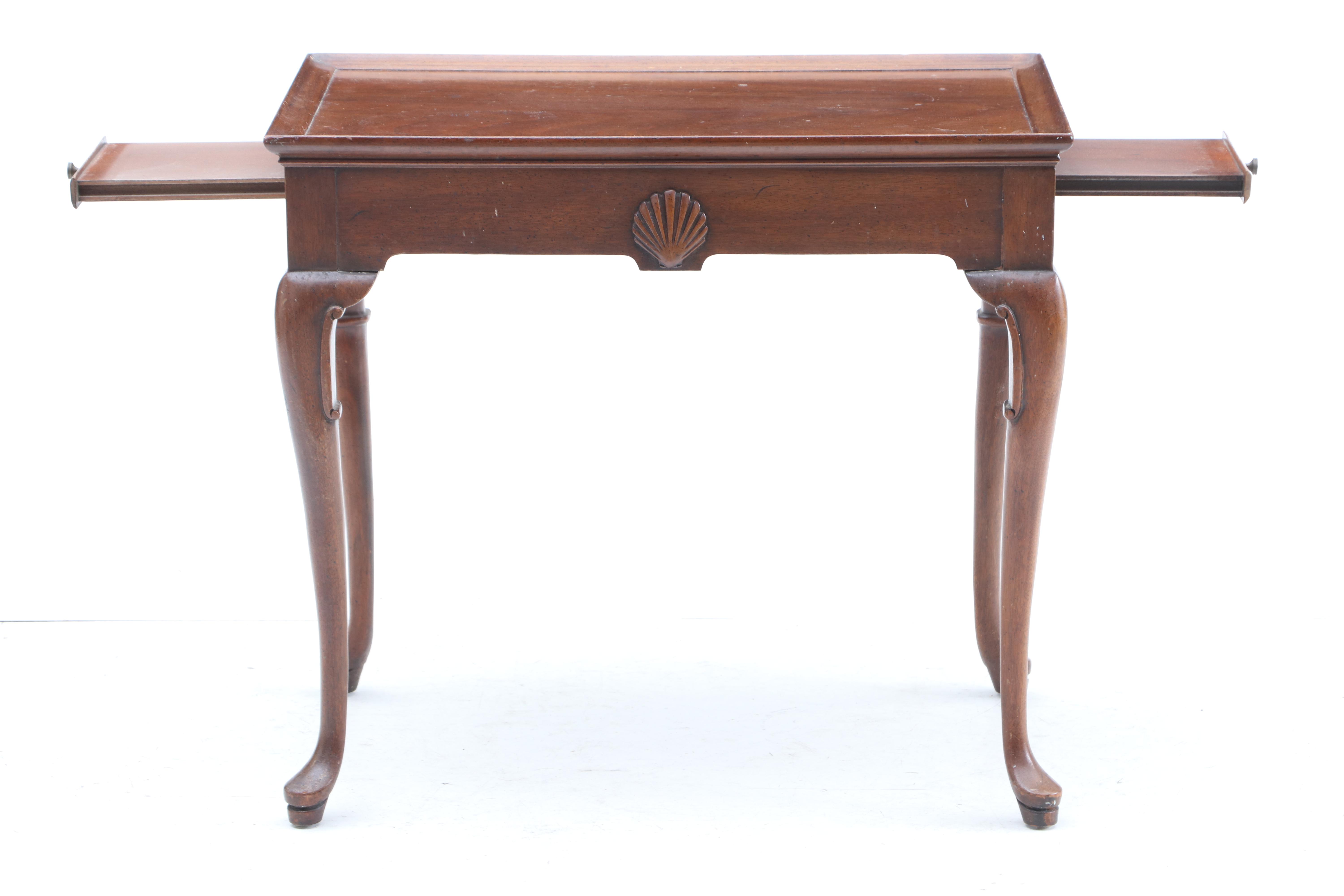 Queen Anne Style Mahogany Side Table by Hickory Chair Co., Mid/Late 20th Century
