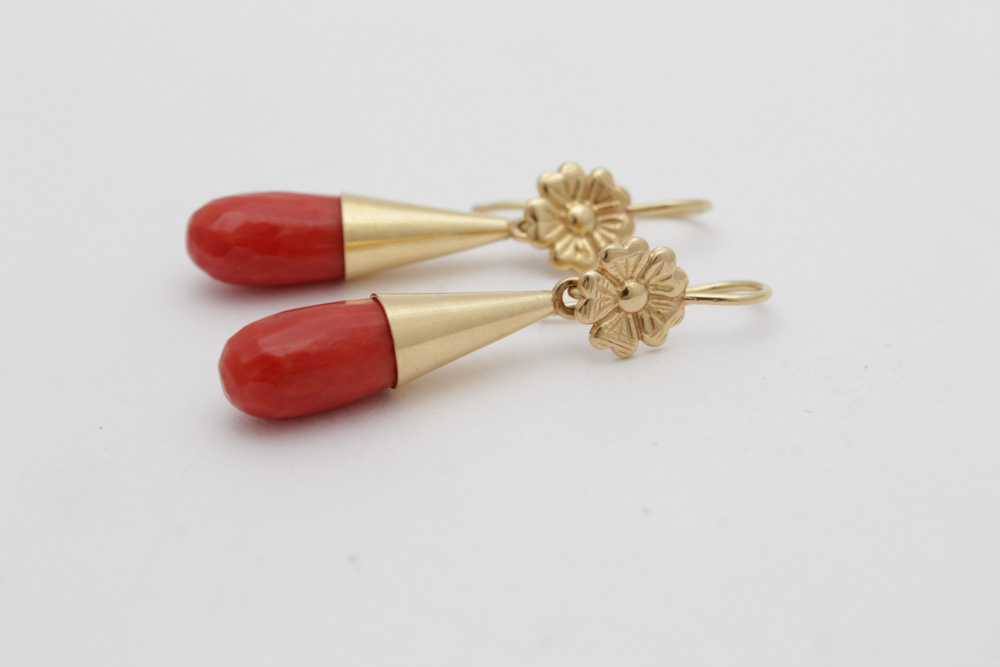 18K Yellow Gold Faceted Coral Briolette Earrings