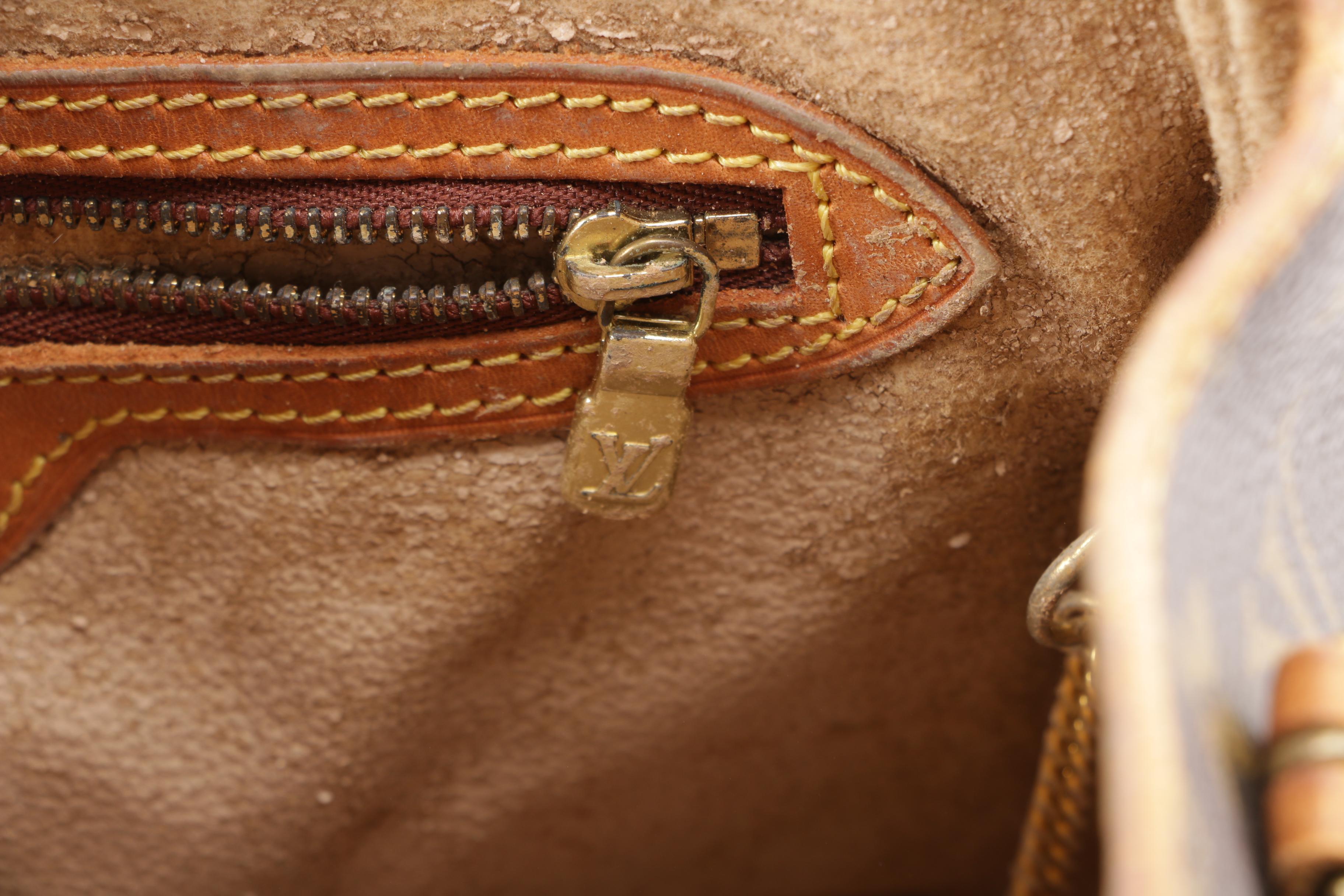 1996 Vintage Louis Vuitton Paris Monogram Canvas Petite Bucket Bag