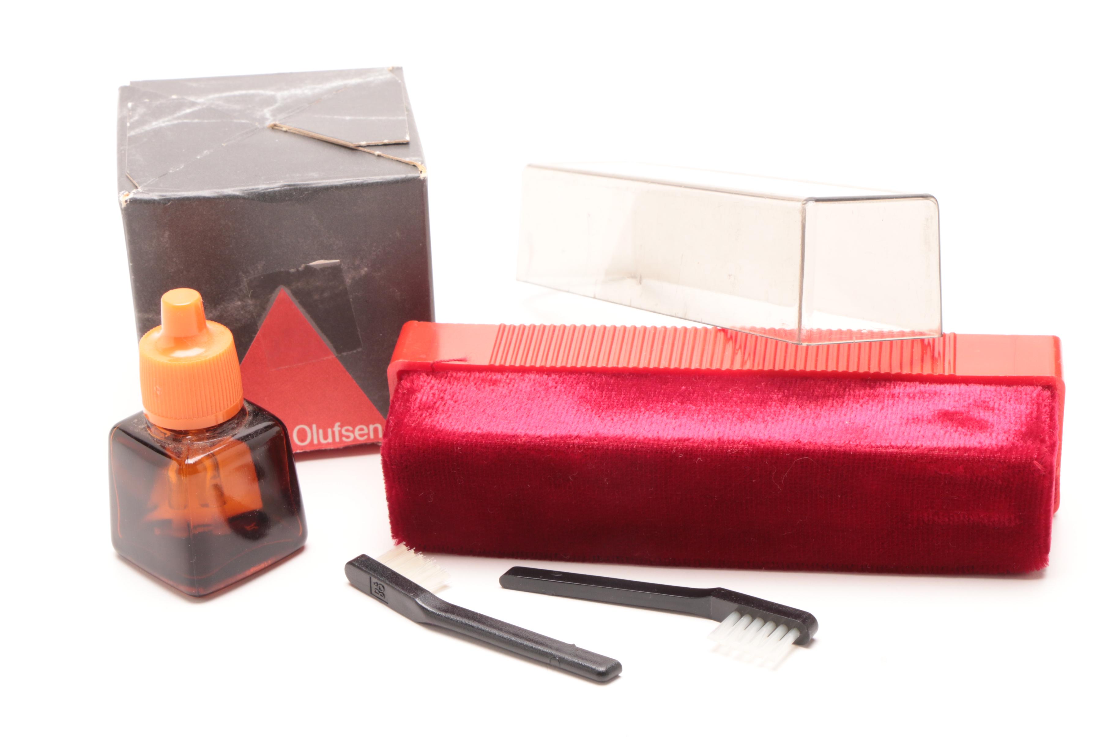 Bang & Olufsen Model 5913 Turntable with Accessories