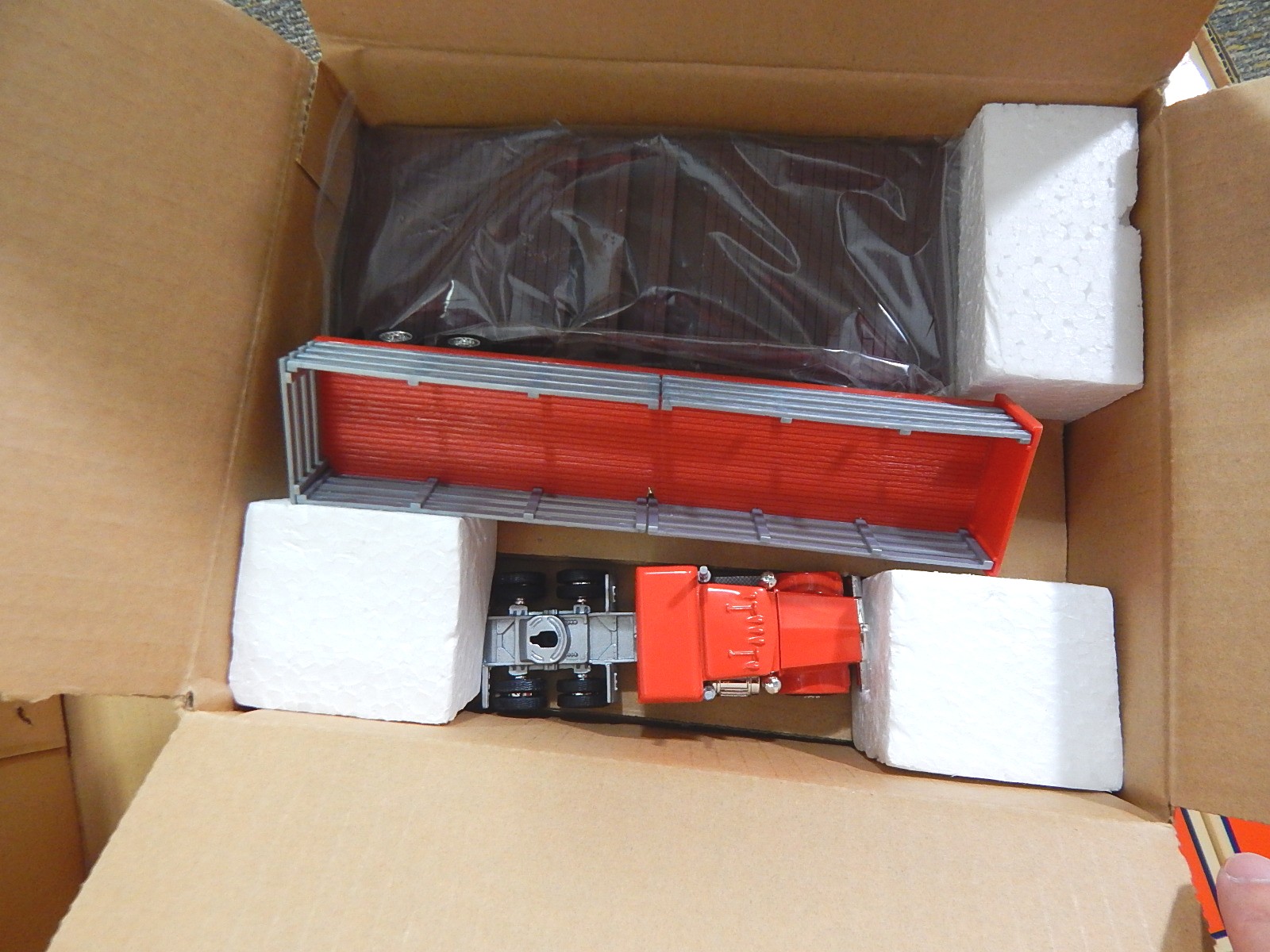 Lionel Chessie Diesel Freight Train Set with Box - Missing Tracks