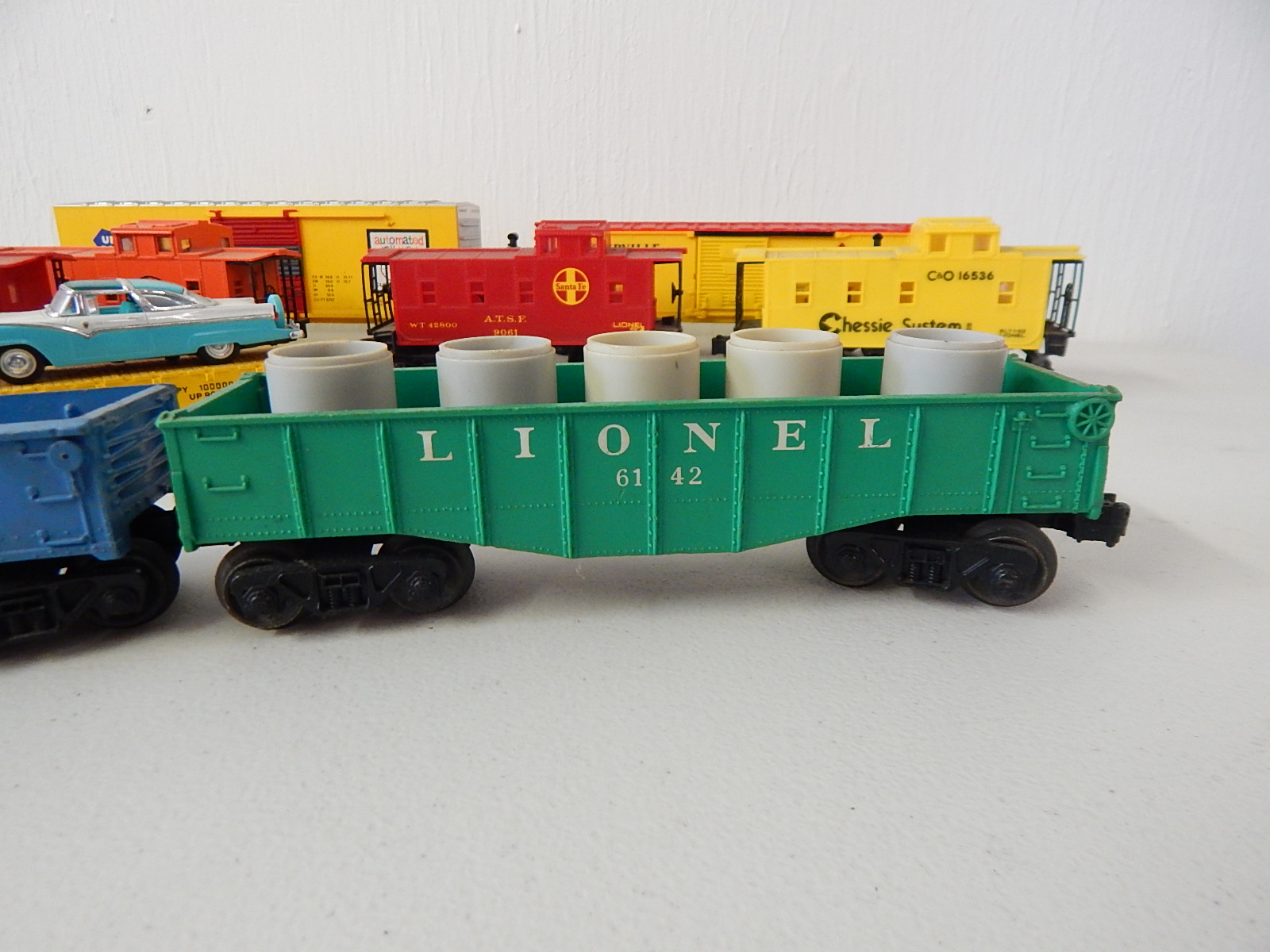 Lionel K-Line Santa Fe 221303 Diesel Engine and Lionel Train Cars