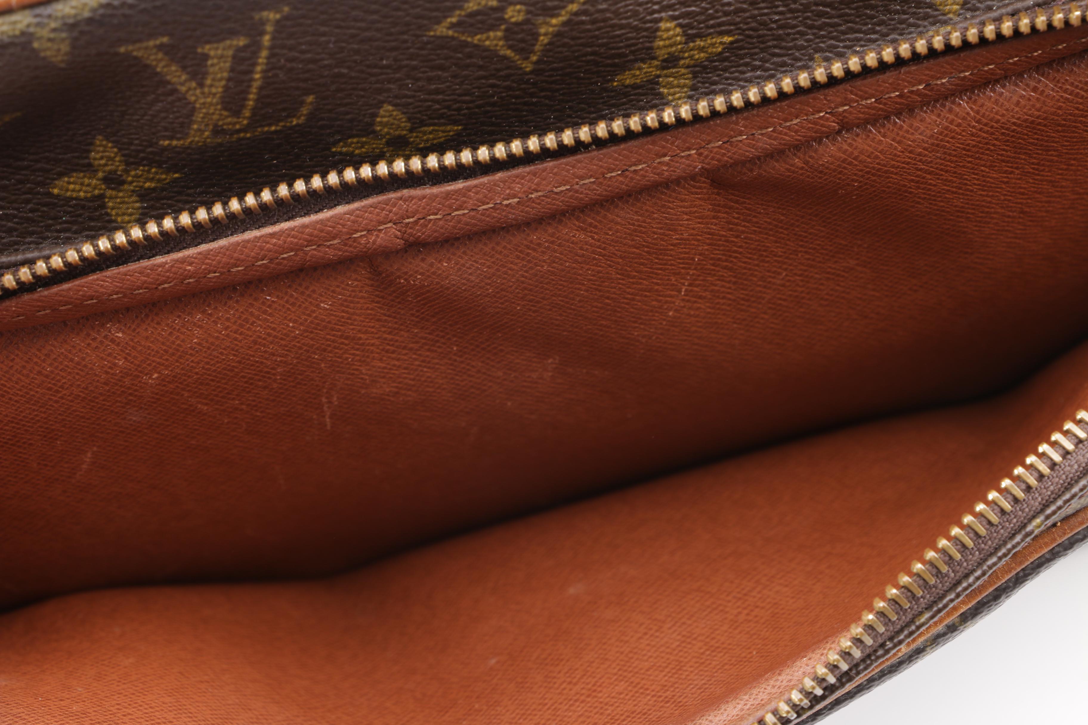 1991 Vintage Louis Vuitton Paris Monogram Canvas Nile Messenger Bag