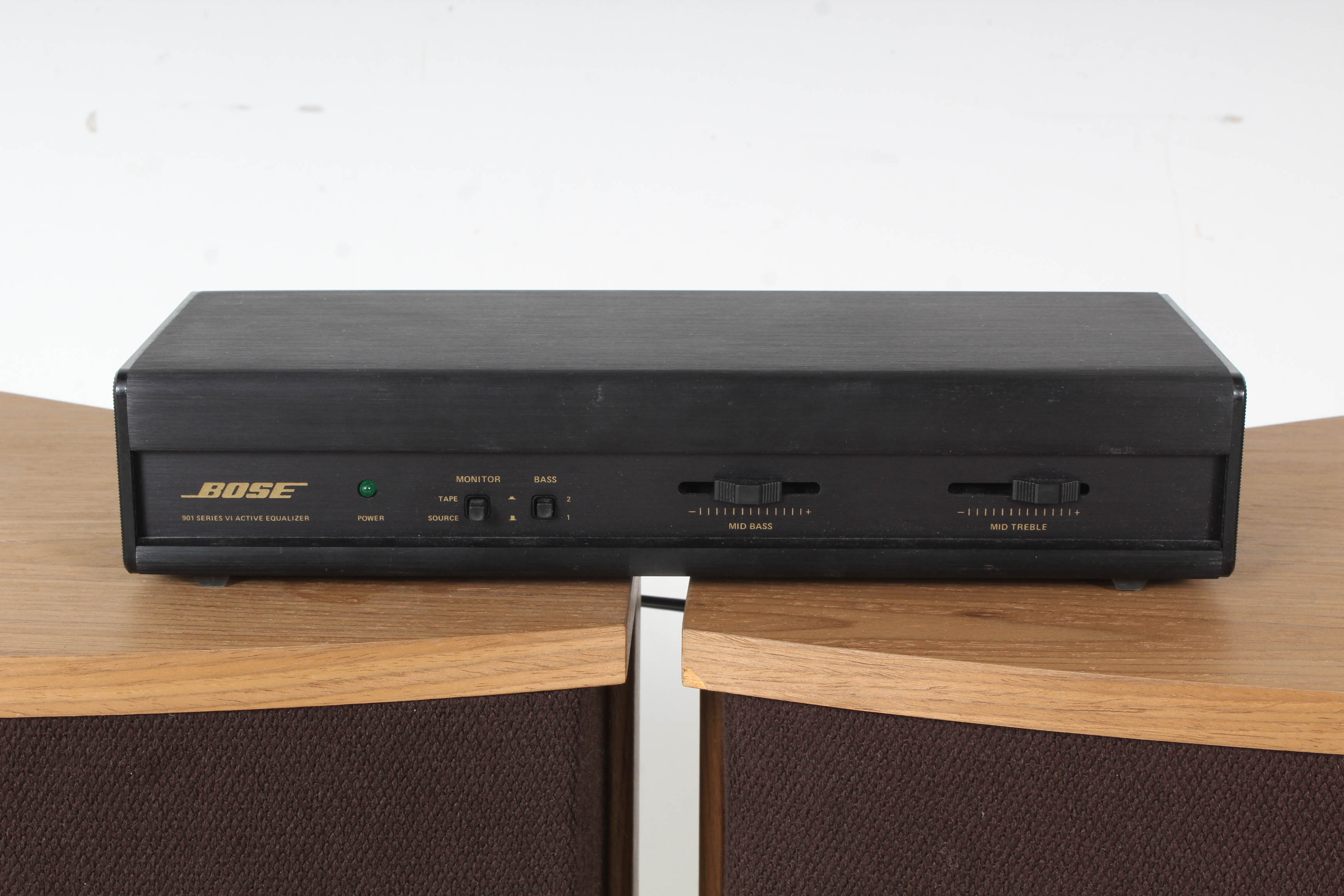 Bose 901 Series VI Speakers and Equalizer