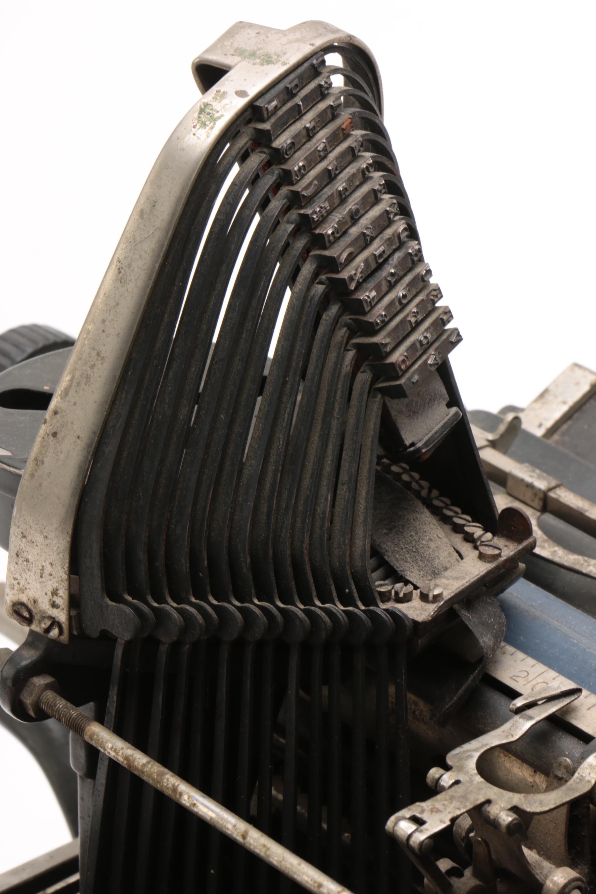 The Oliver No. 3 Standard Visible Typewriter, 1906