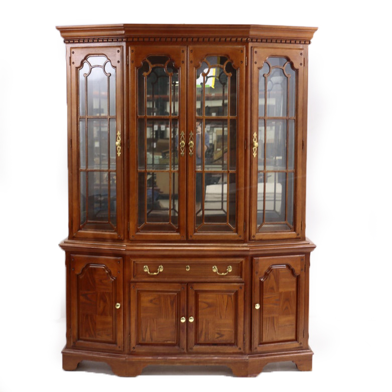 George III Style Oak-Veneered Two-Piece China Cabinet by Lexington, 20th Century