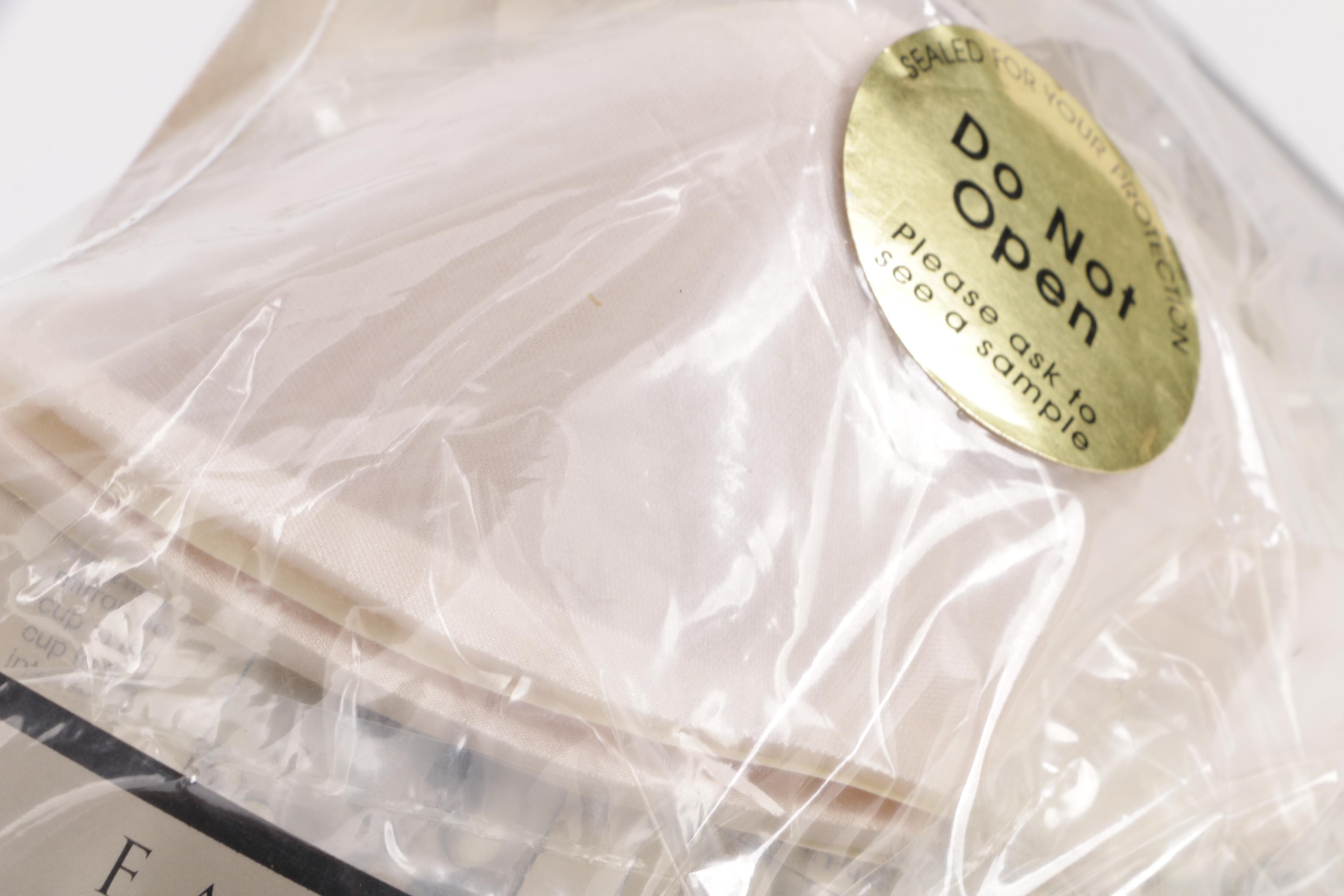 Women's Vintage Fashion Forms Staykups Bra Forms