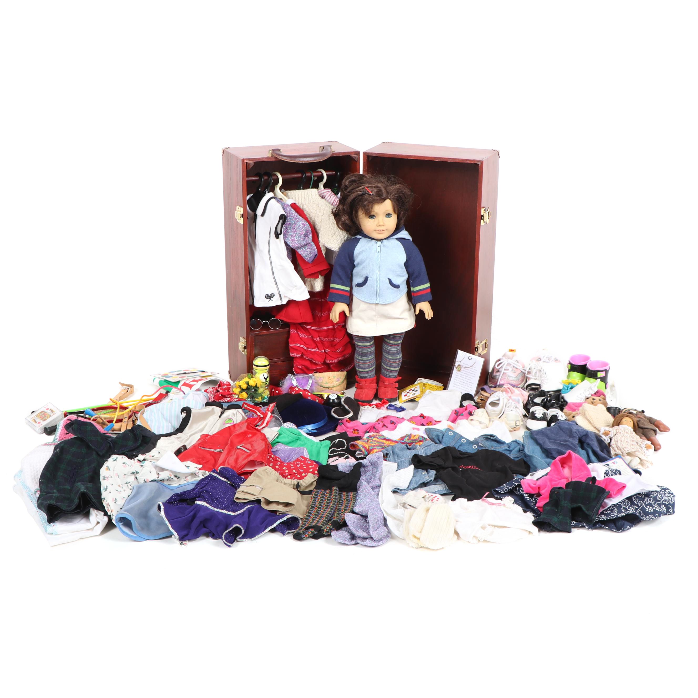 American Girl of the Year "Lindsey" Doll with Clothes and Trunk, 2001-2002