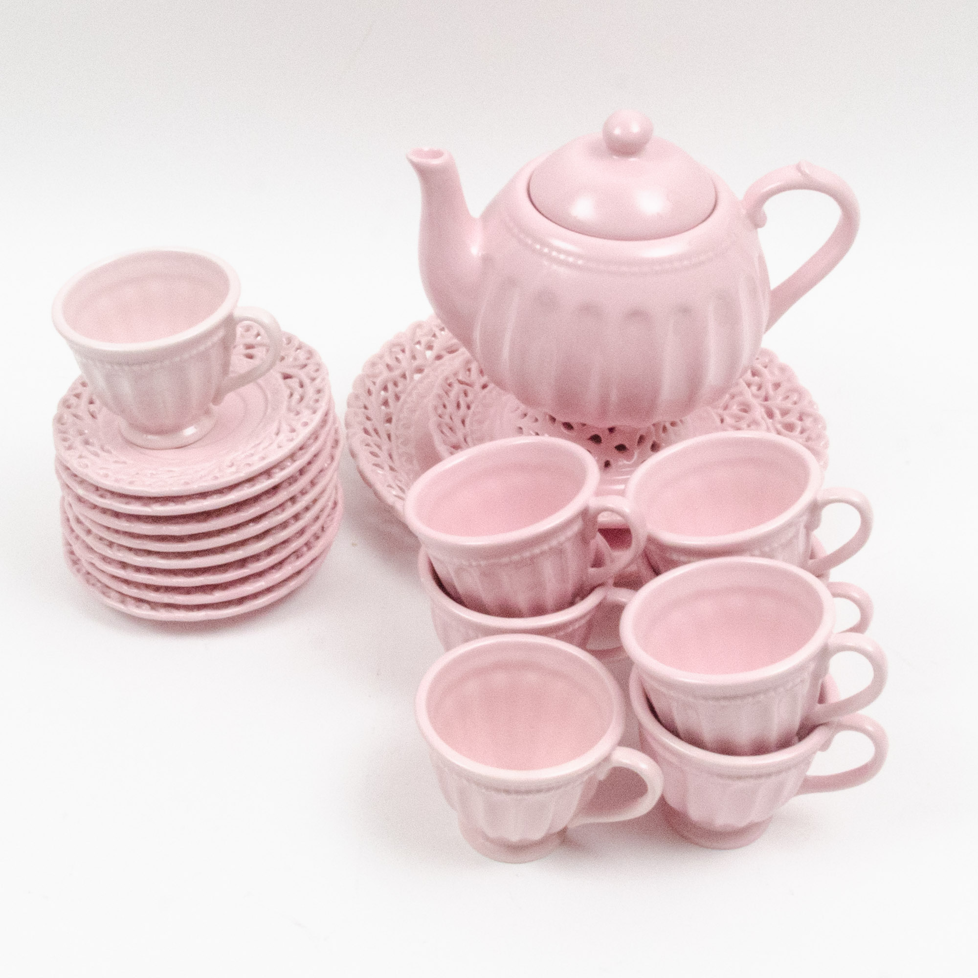 The queen's treasures 2025 tea set