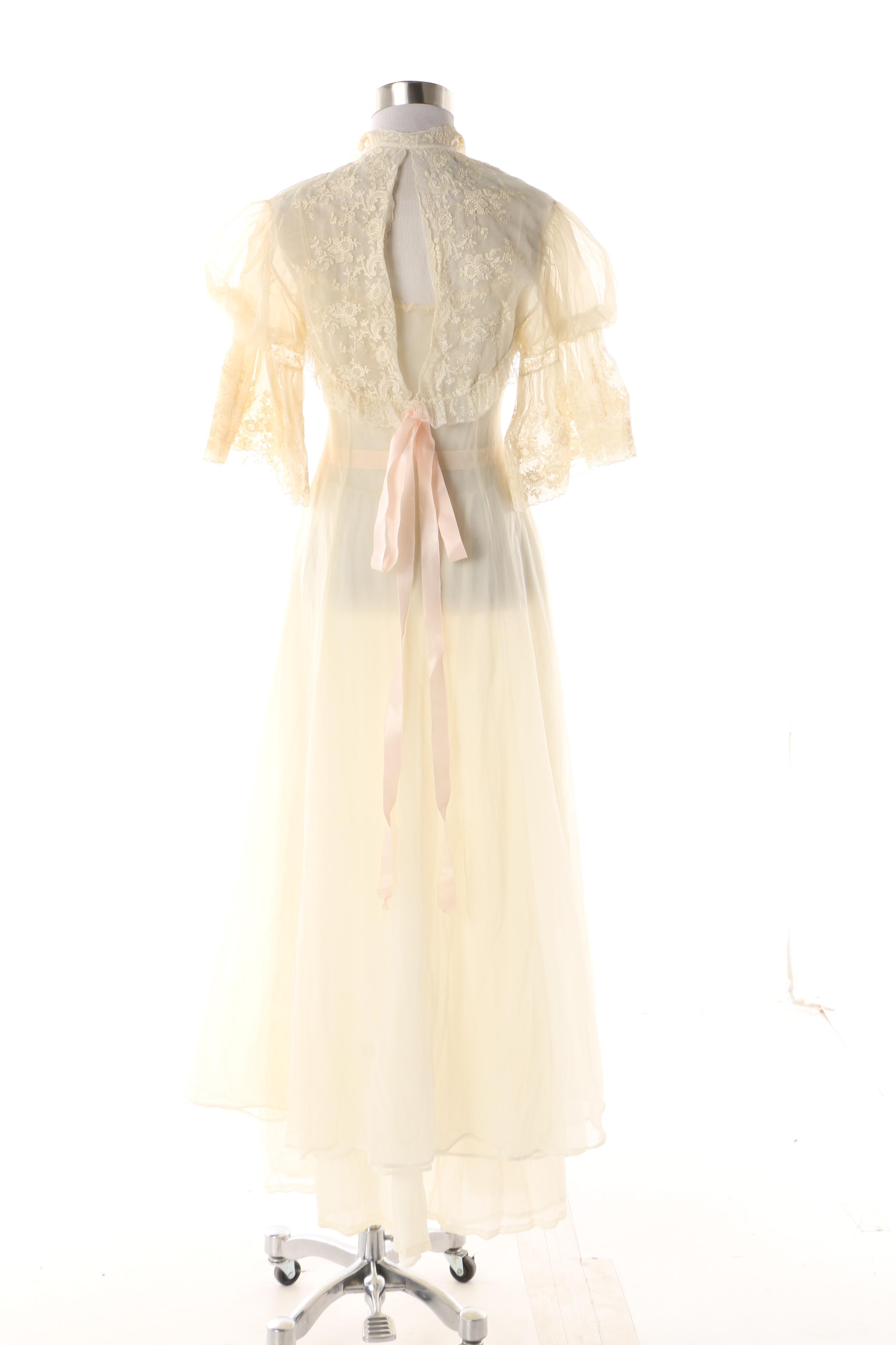 Women's 1950s Kickernick Restware Sheer Ivory Peignoir with Floral Embroidery