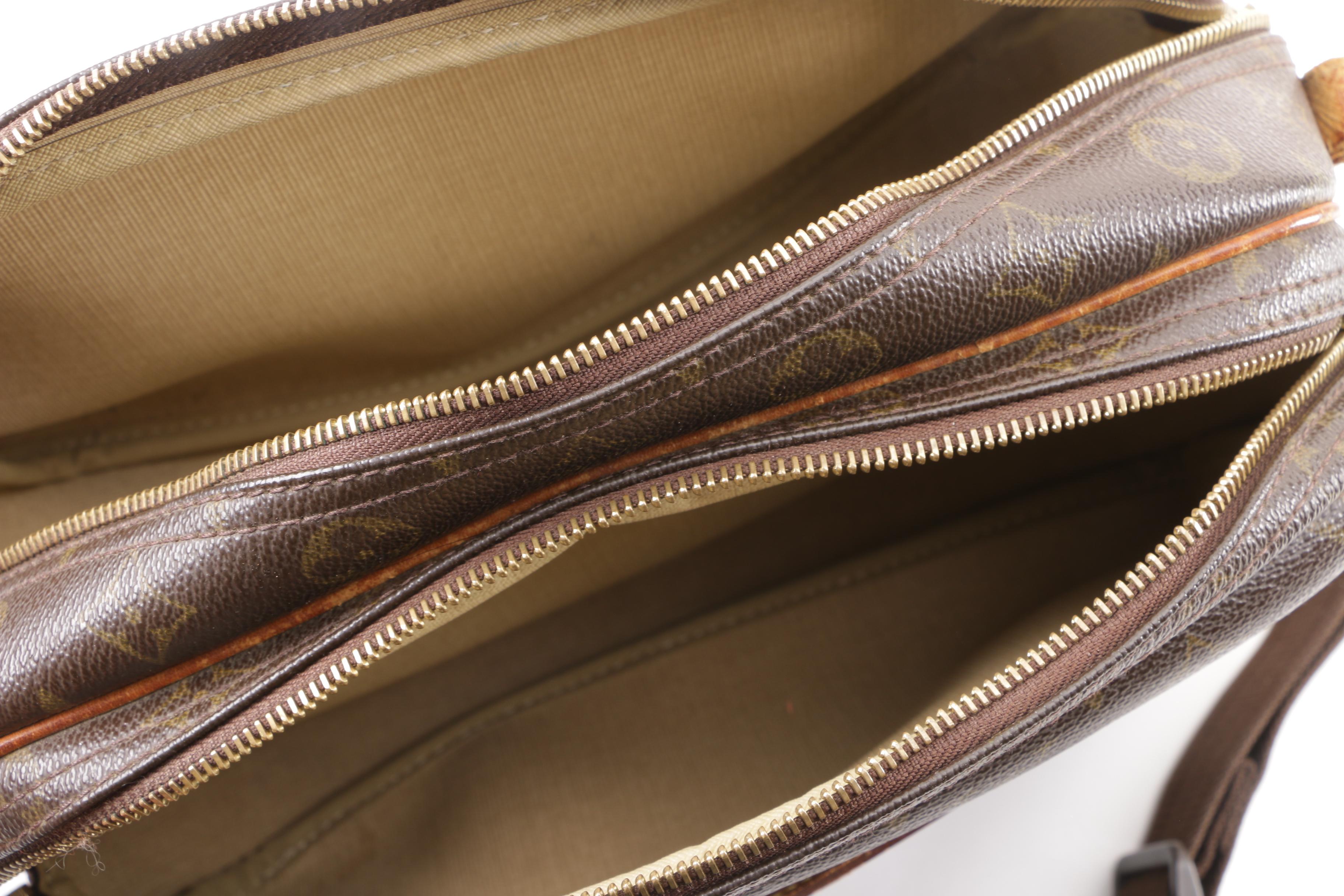 2002 Louis Vuitton Paris Monogram Canvas Reporter PM Bag