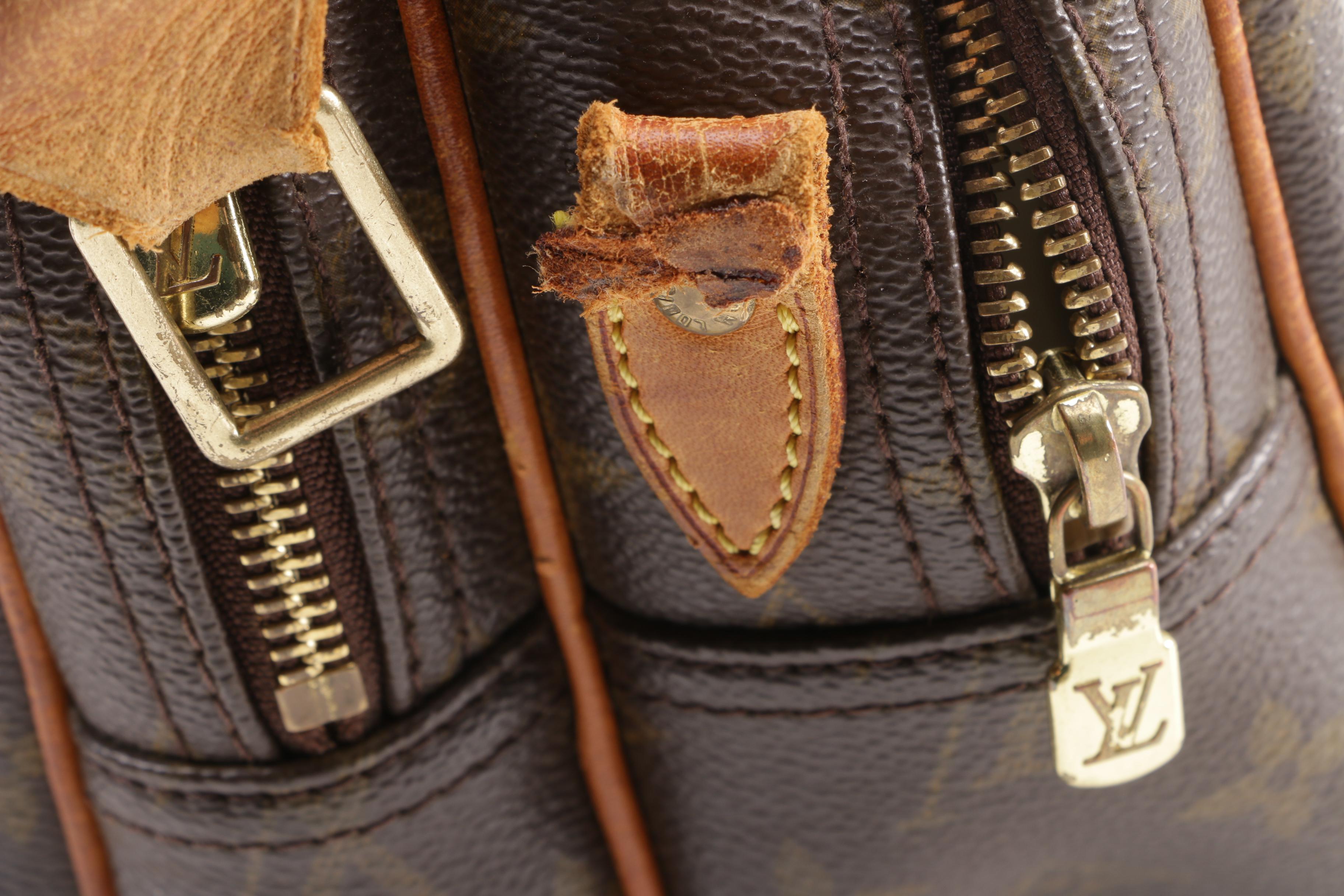 2002 Louis Vuitton Paris Monogram Canvas Reporter PM Bag