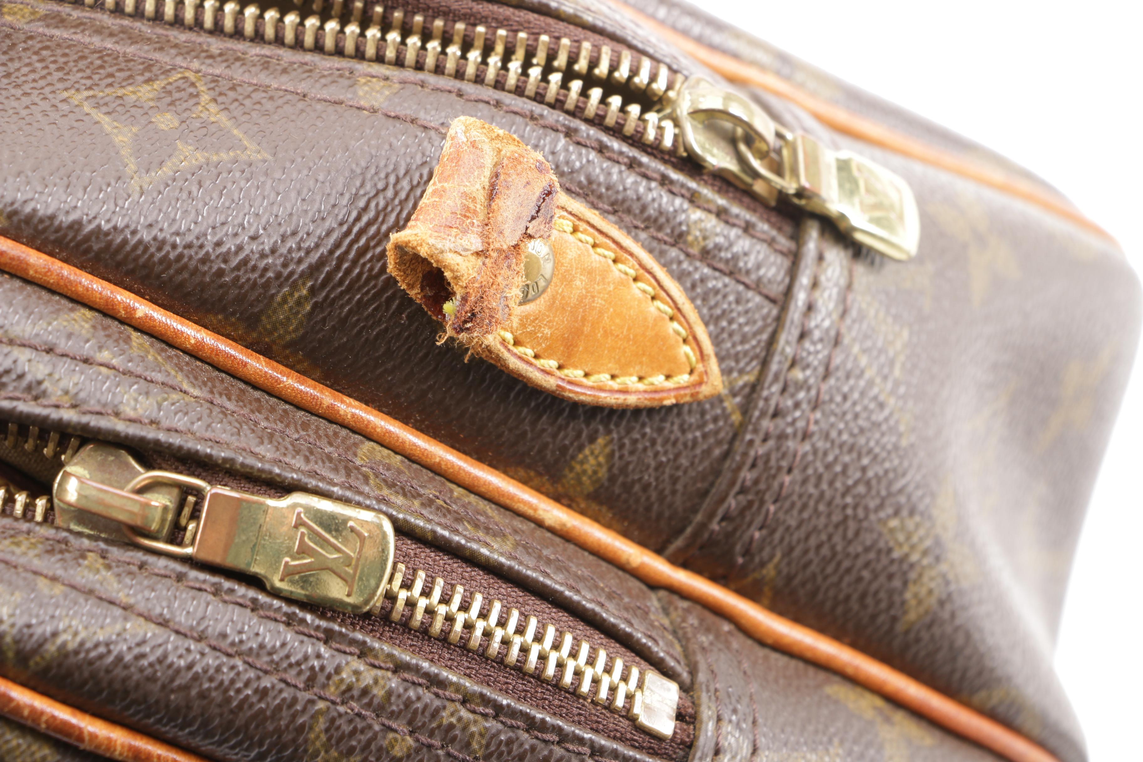 2002 Louis Vuitton Paris Monogram Canvas Reporter PM Bag