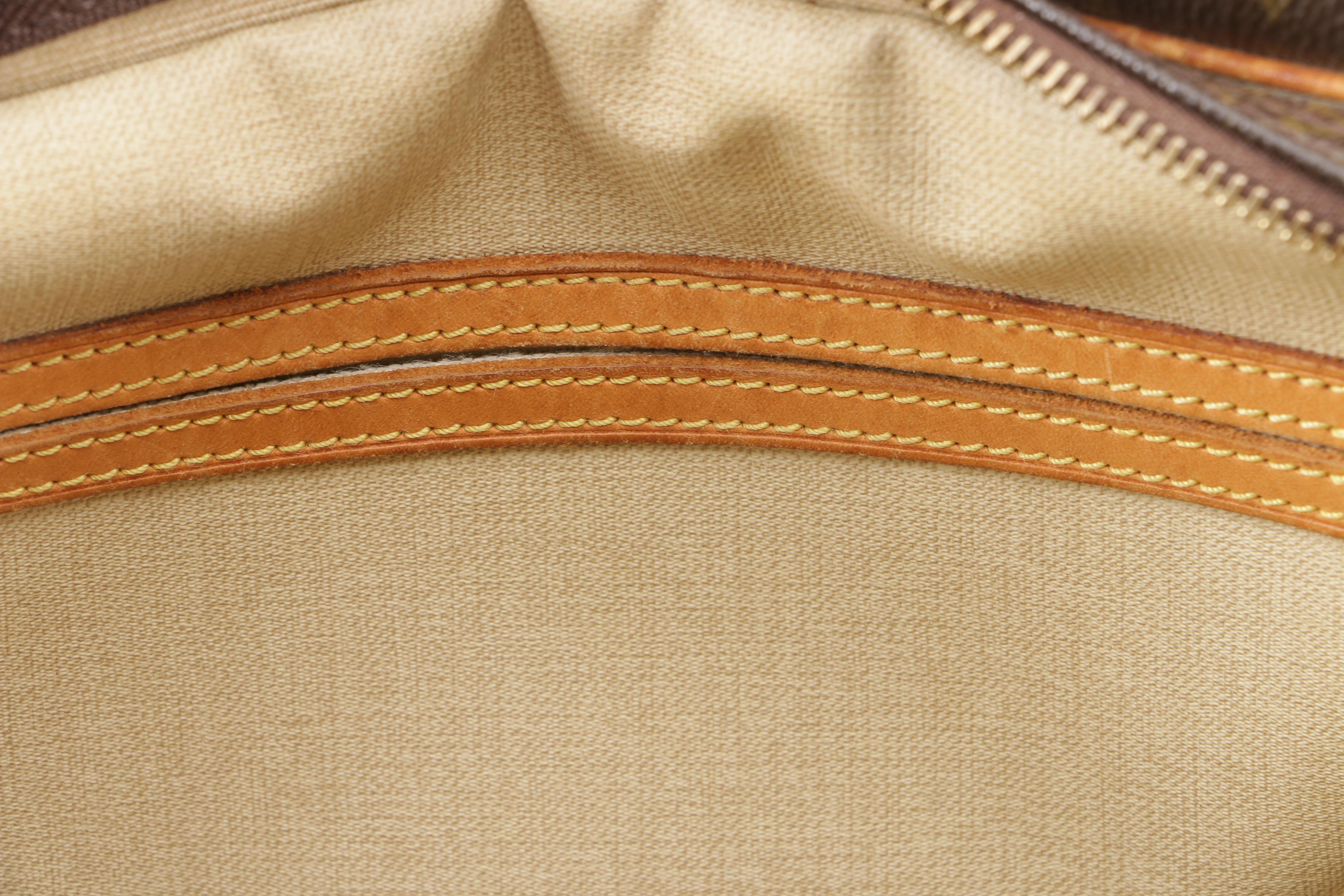 2002 Louis Vuitton Paris Monogram Canvas Reporter PM Bag