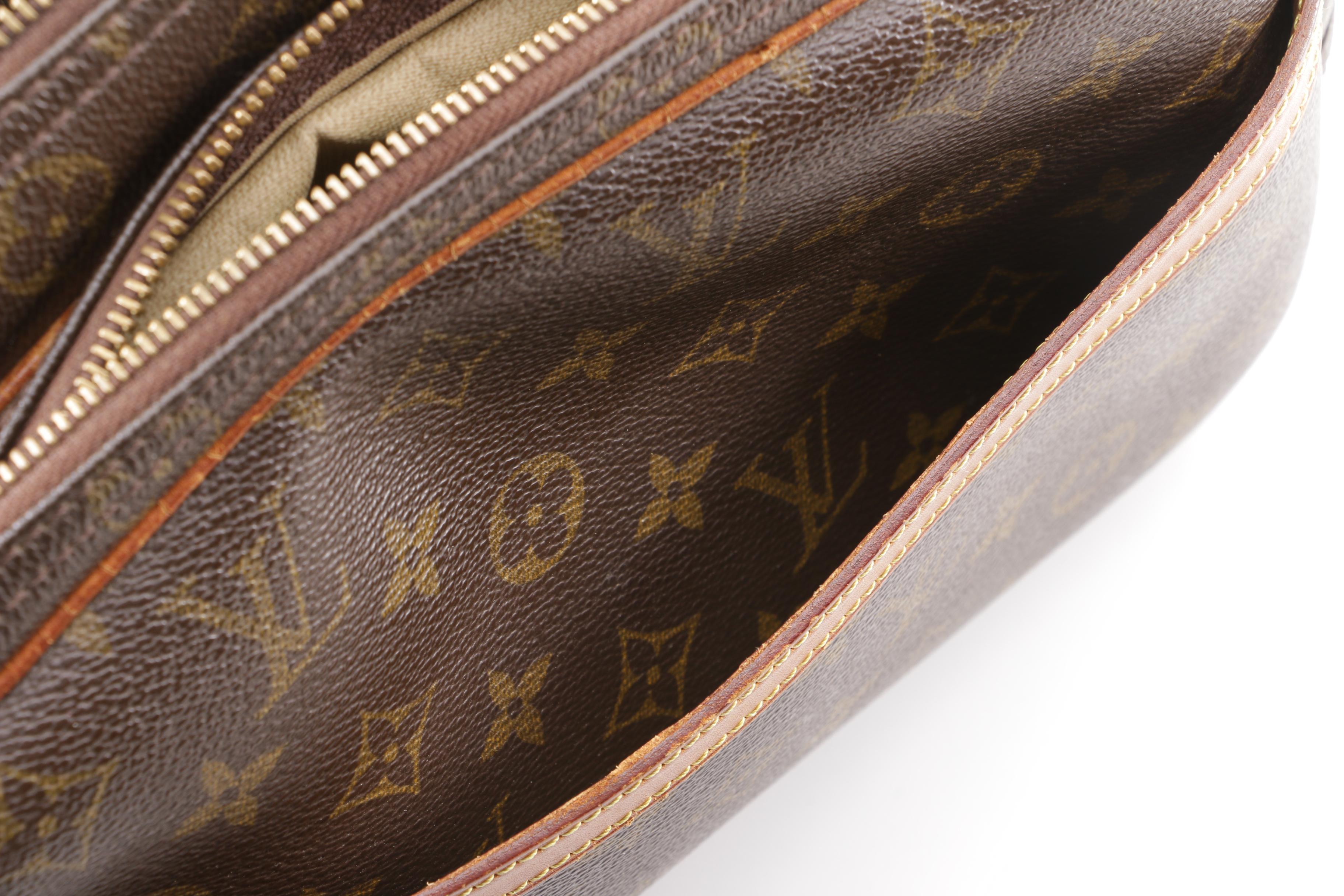 2002 Louis Vuitton Paris Monogram Canvas Reporter PM Bag