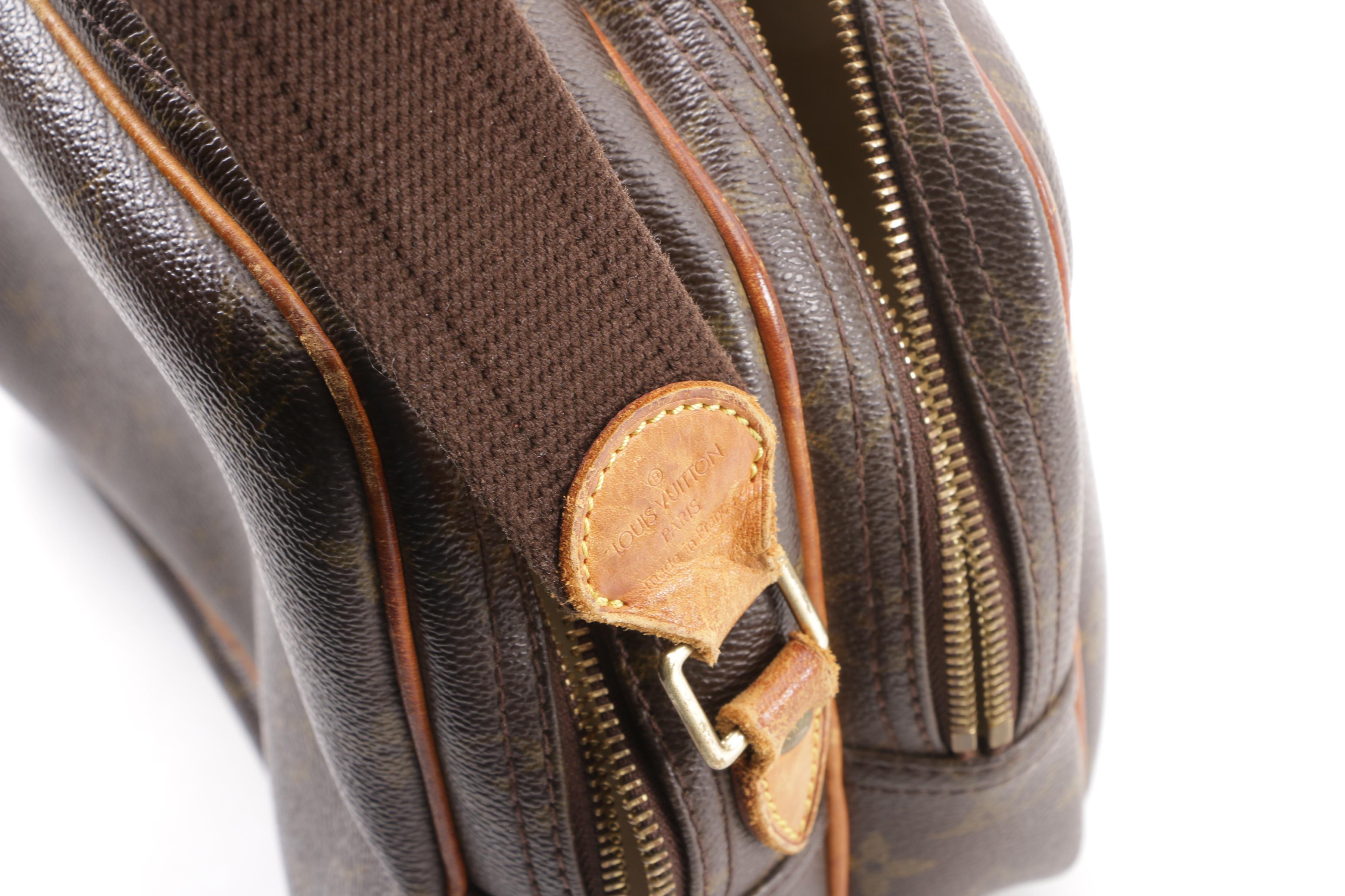 2002 Louis Vuitton Paris Monogram Canvas Reporter PM Bag