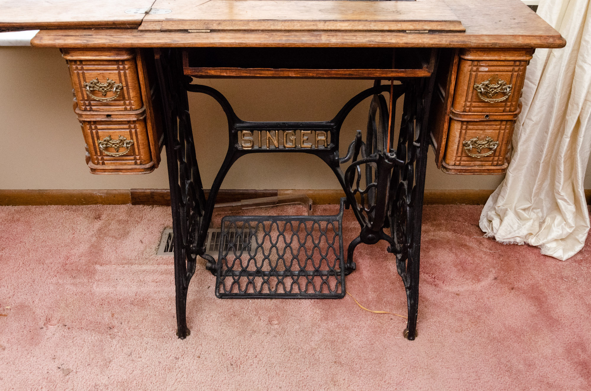 Antique Singer Sewing Machine in Oak Storage Cabinet