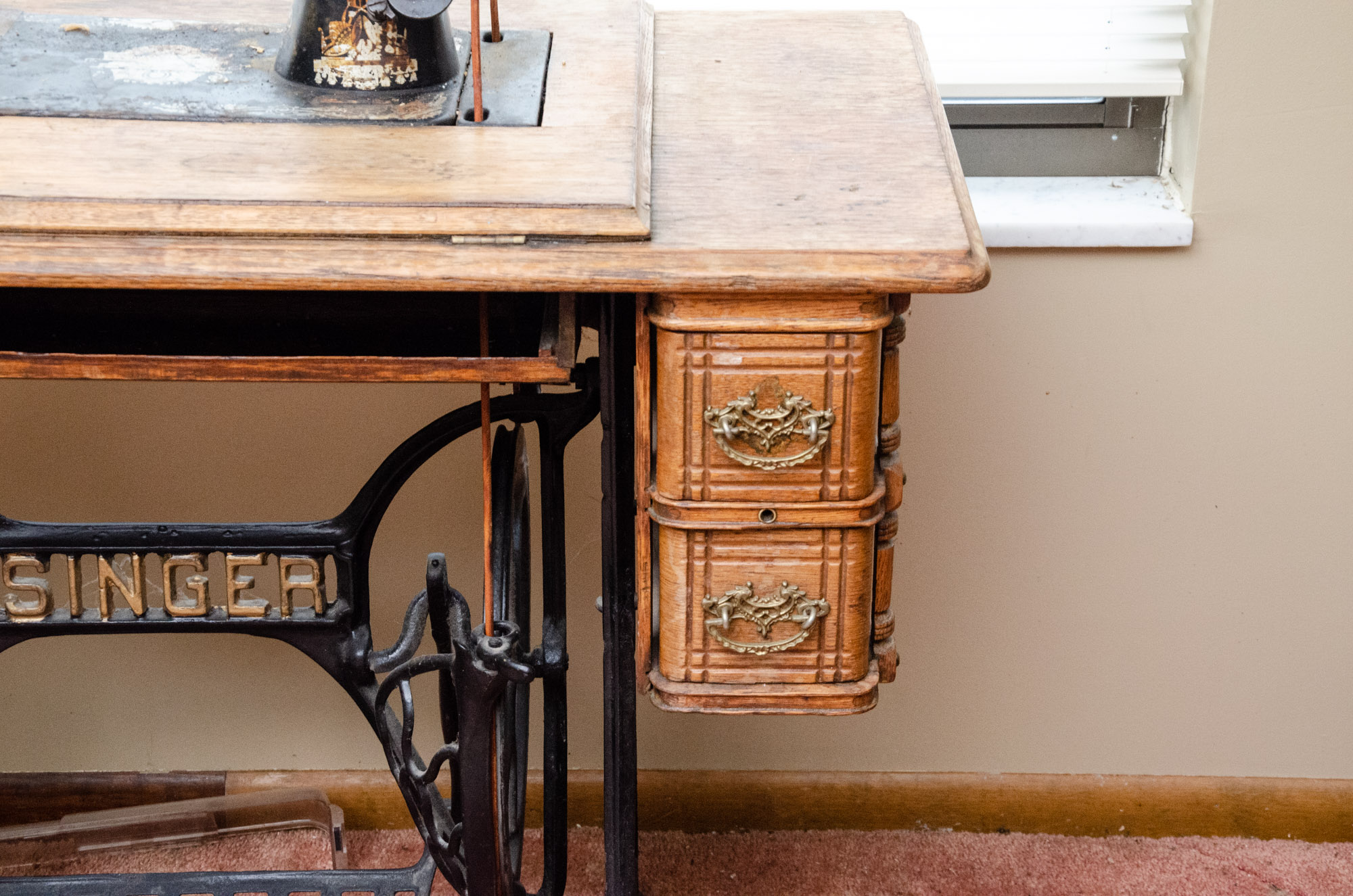 Antique Singer Sewing Machine in Oak Storage Cabinet