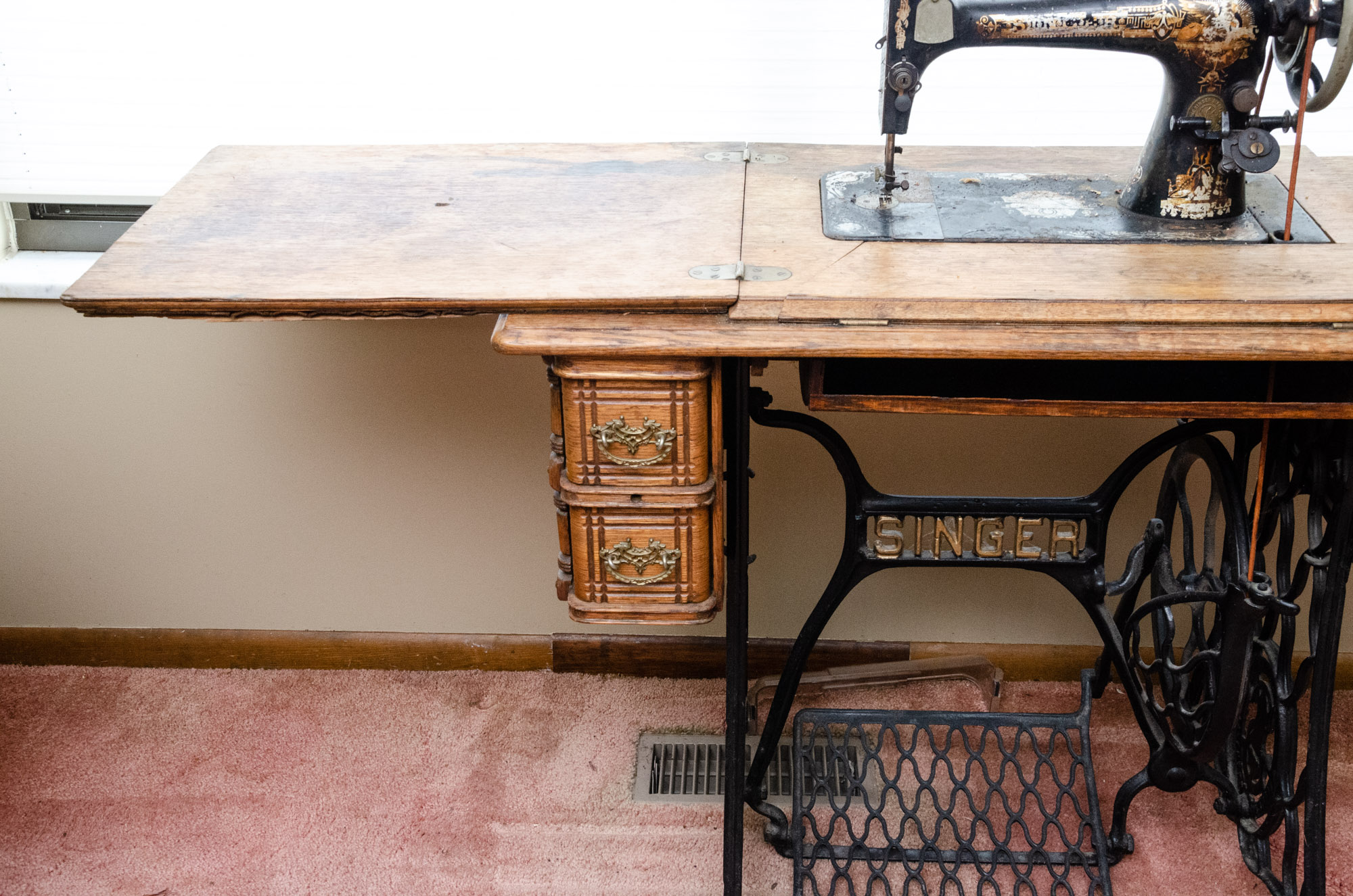 Antique Singer Sewing Machine in Oak Storage Cabinet