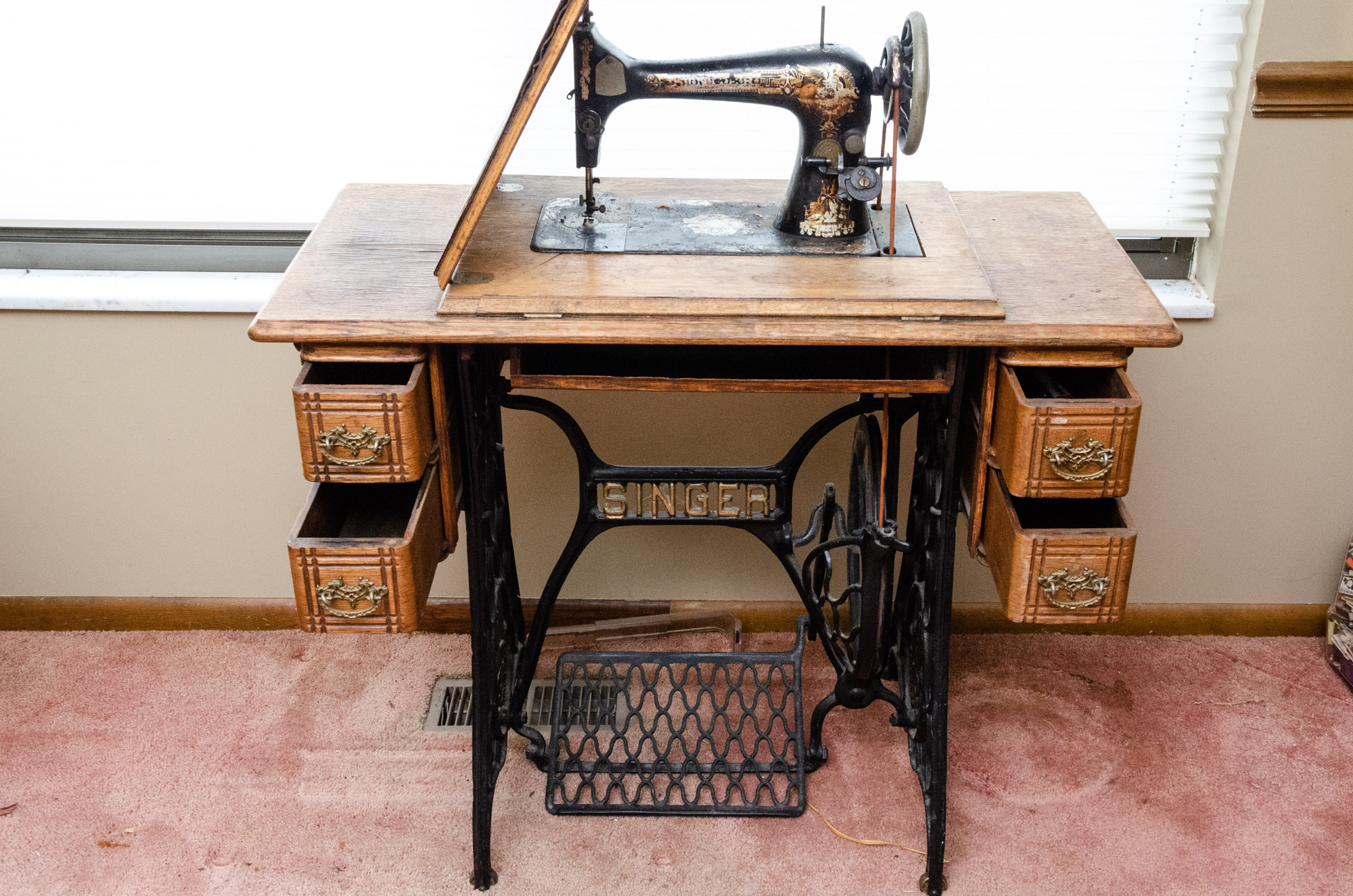 Antique Singer Sewing Machine in Oak Storage Cabinet