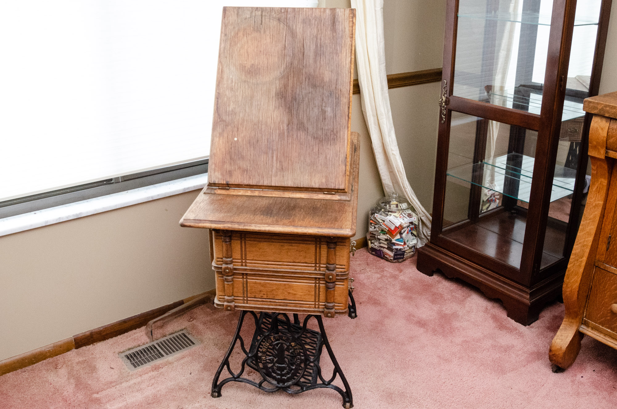 Antique Singer Sewing Machine in Oak Storage Cabinet