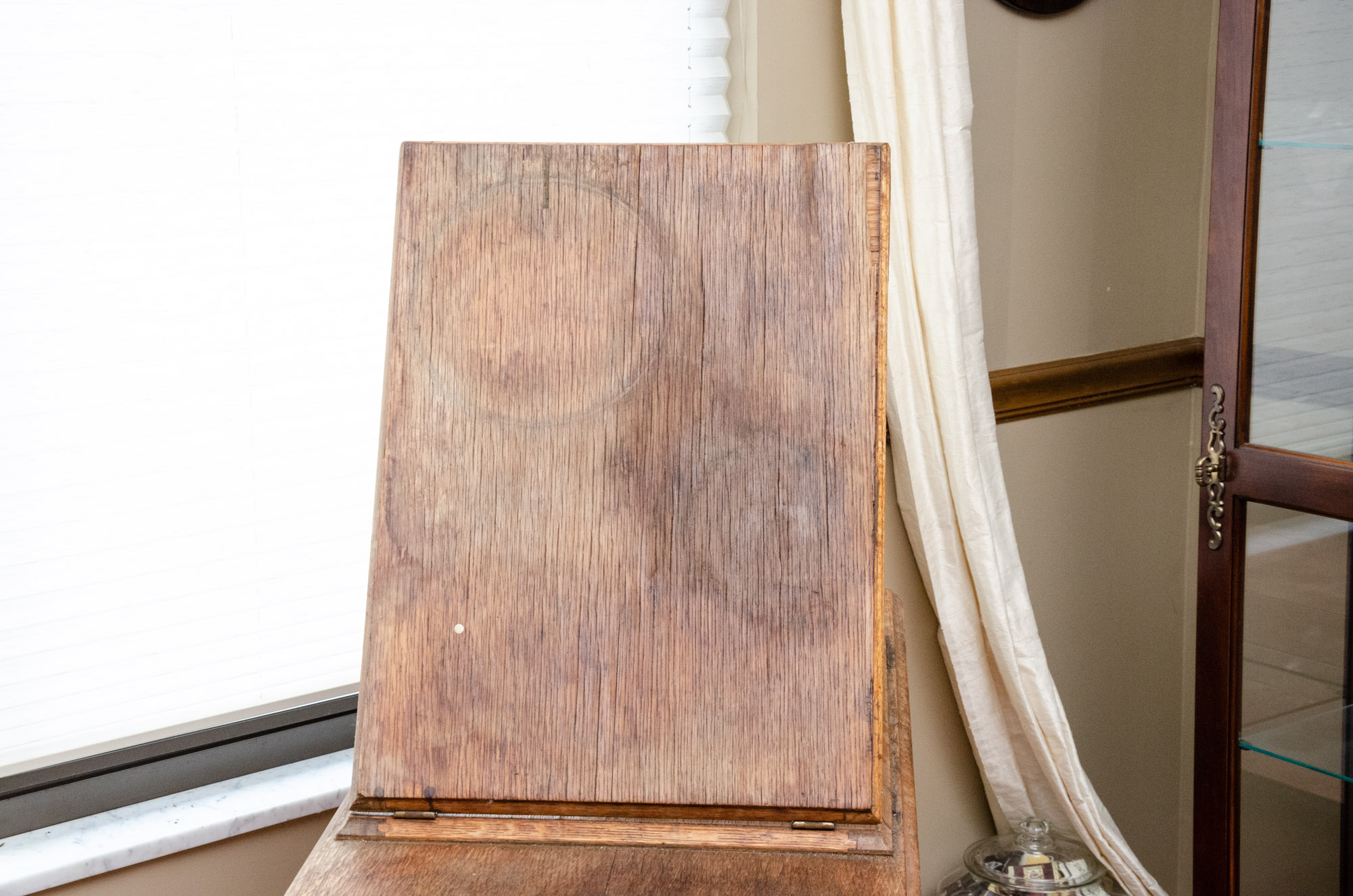 Antique Singer Sewing Machine in Oak Storage Cabinet