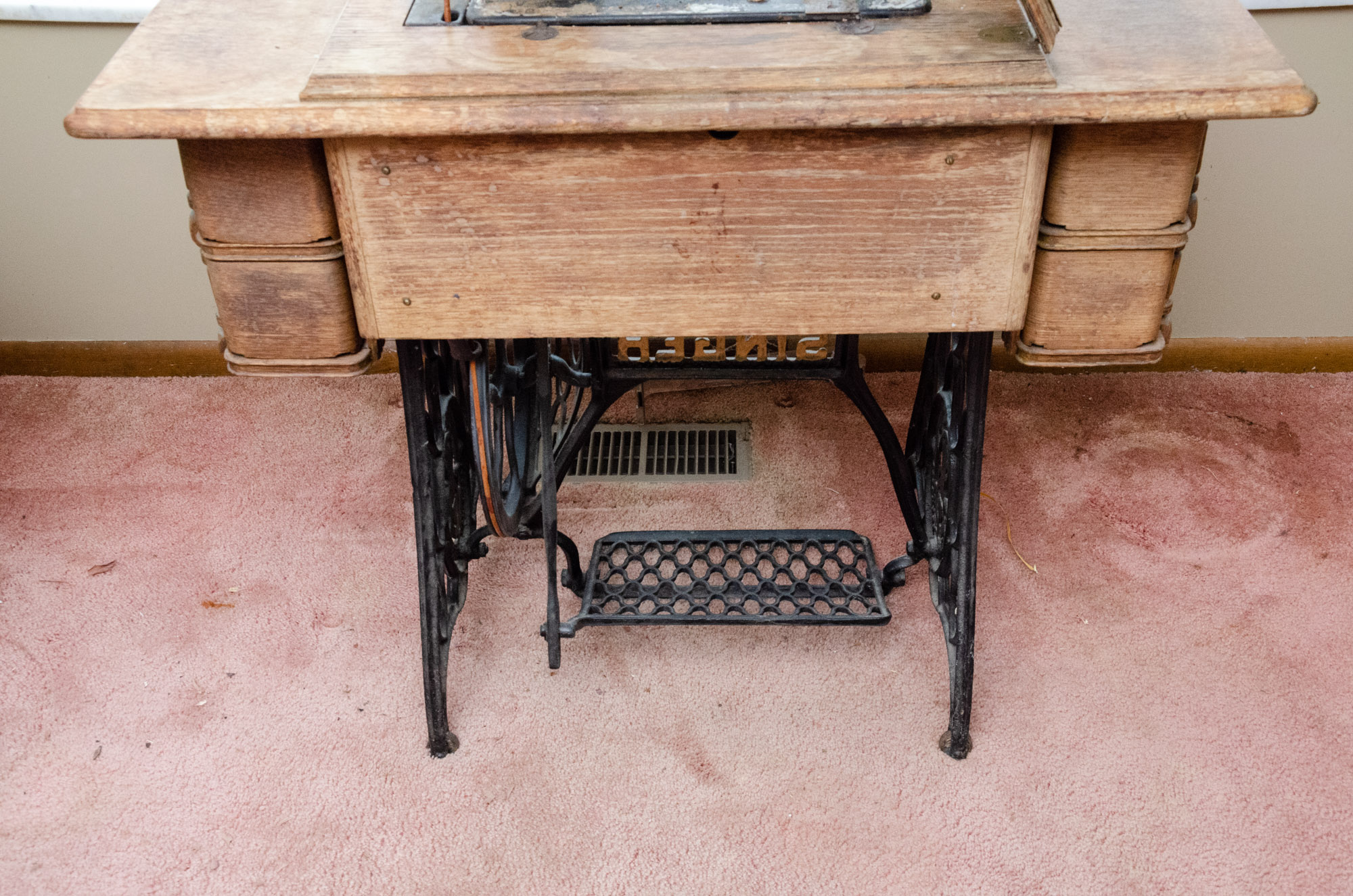 Antique Singer Sewing Machine in Oak Storage Cabinet