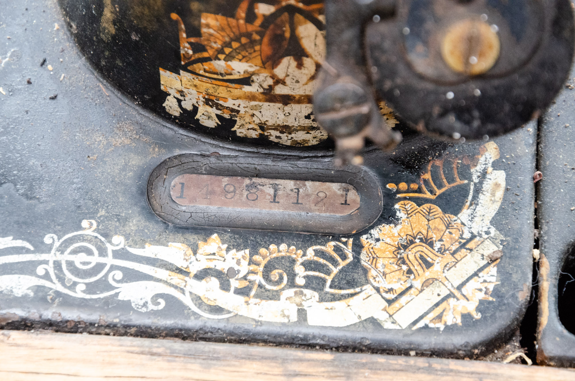 Antique Singer Sewing Machine in Oak Storage Cabinet