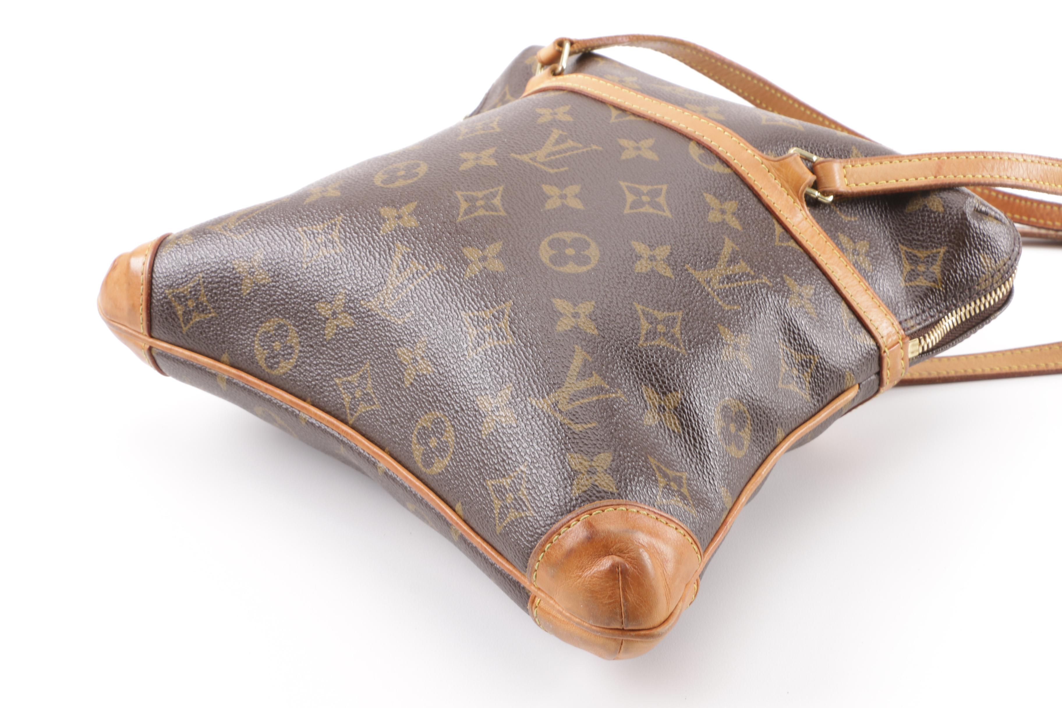 2004 Louis Vuitton Monogram Canvas Sac Coussin GM Shoulder Bag