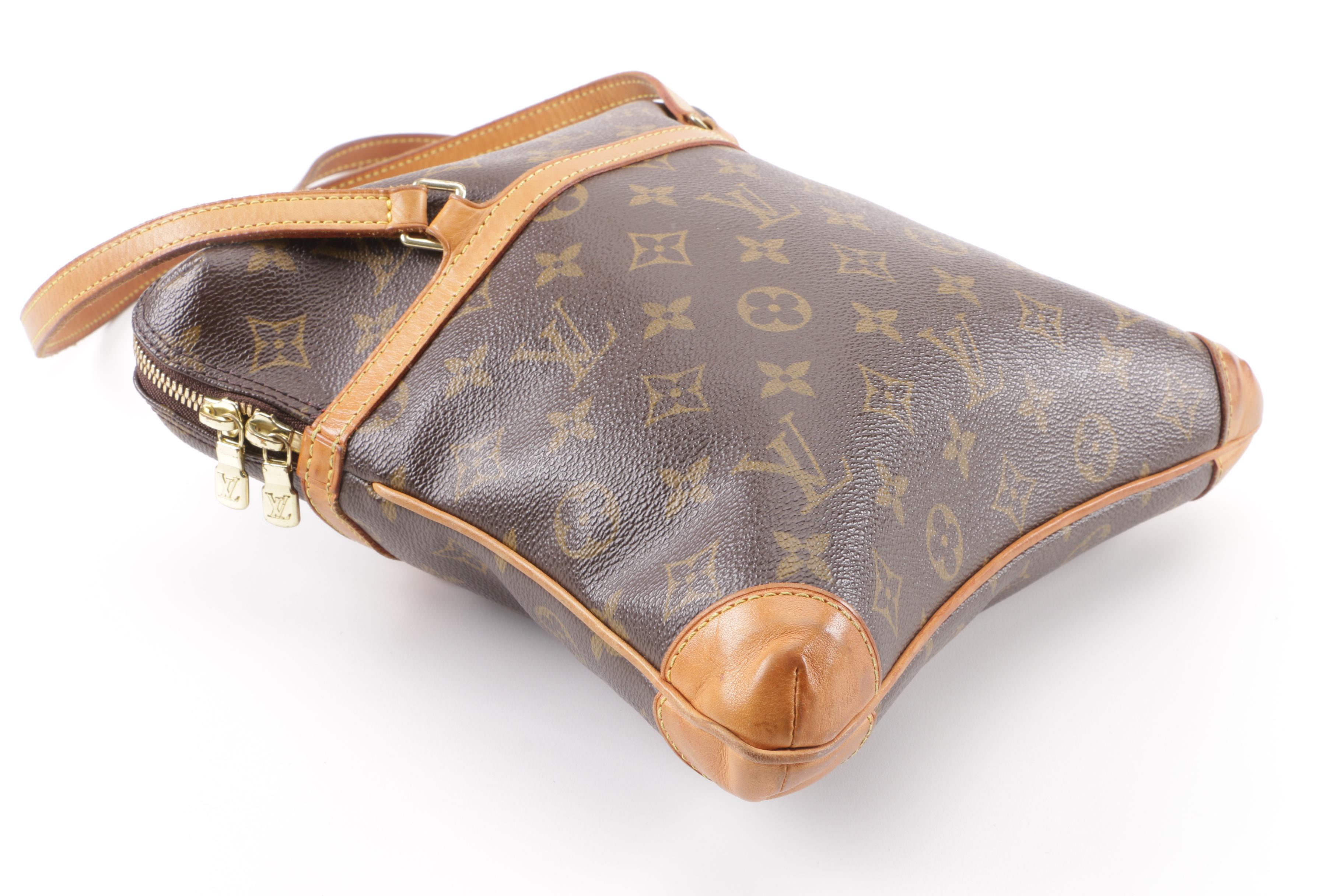 2004 Louis Vuitton Monogram Canvas Sac Coussin GM Shoulder Bag