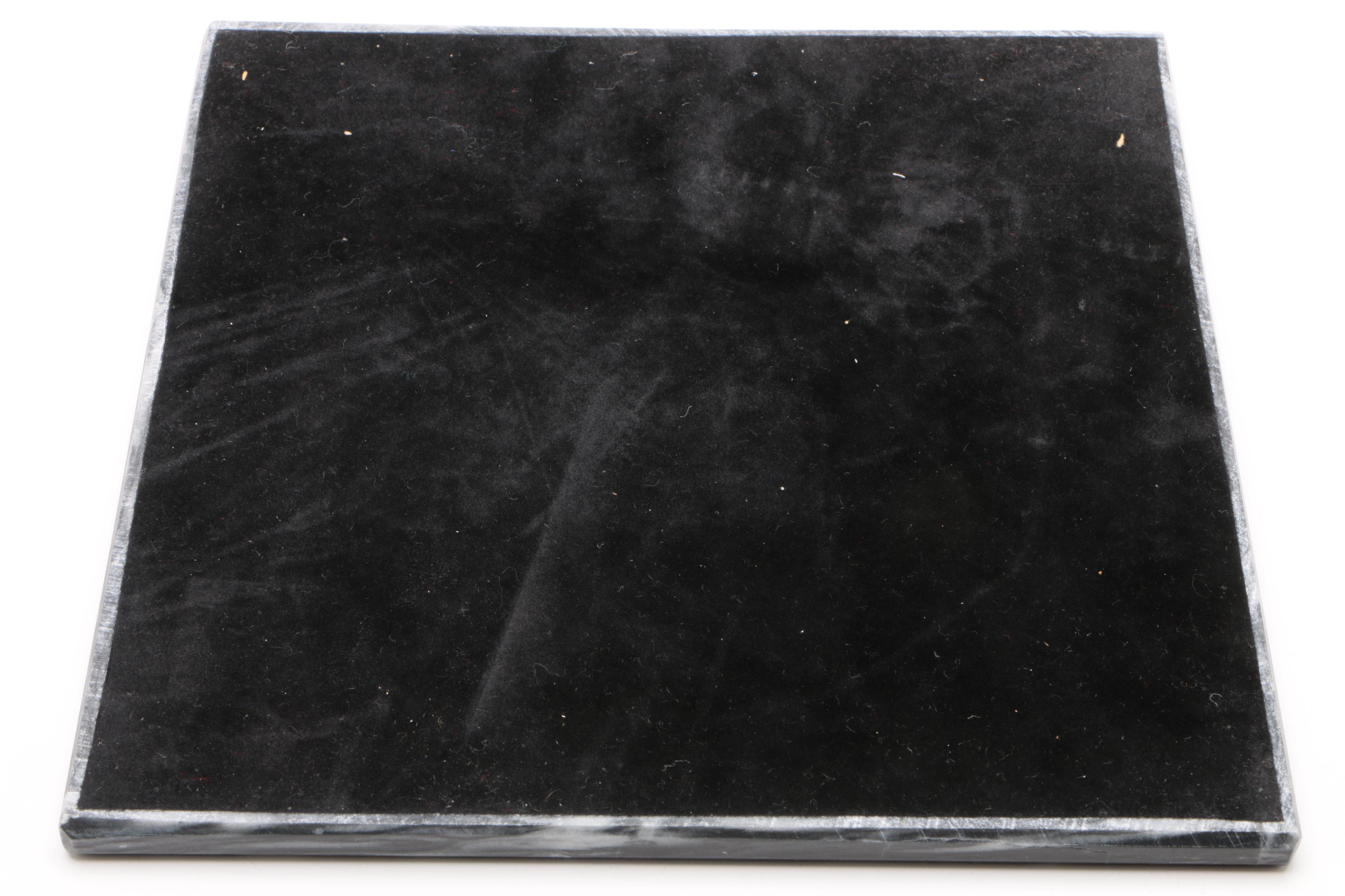 Onyx Tellez Mexican Carved Onyx and White Marble Chess Set