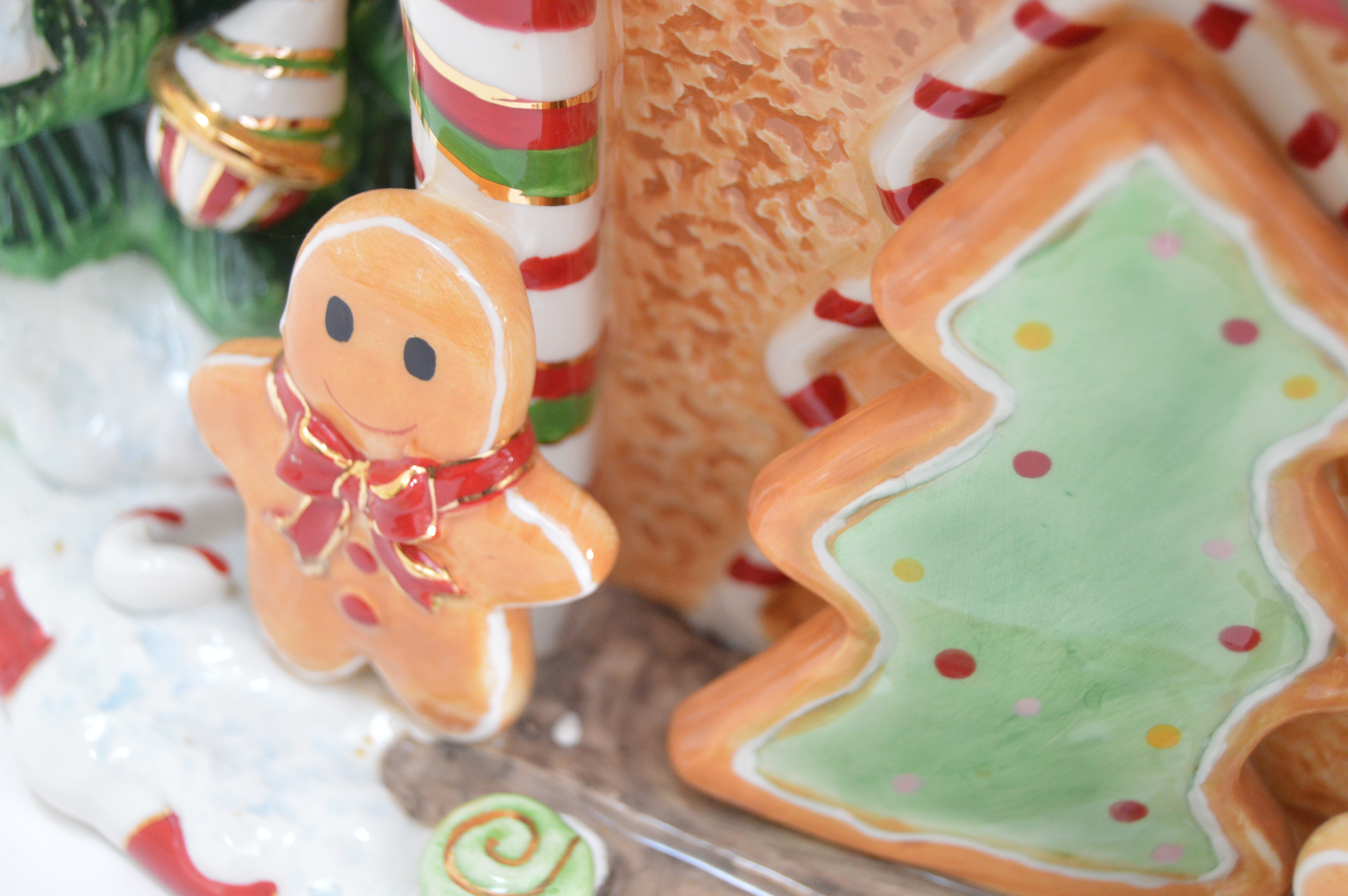 Waterford Holiday Heirloom Gingerbread House Cookie Jar