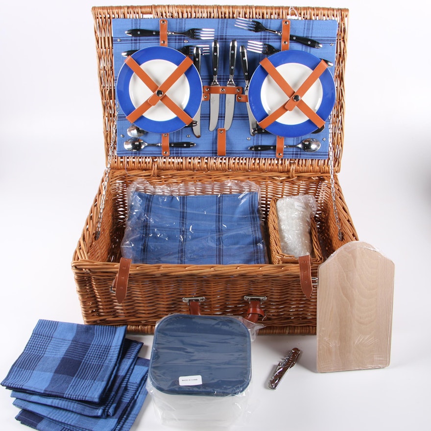 Williams-Sonoma "Grand Cuisine" Wicker Weave Picnic Basket with Service for Four