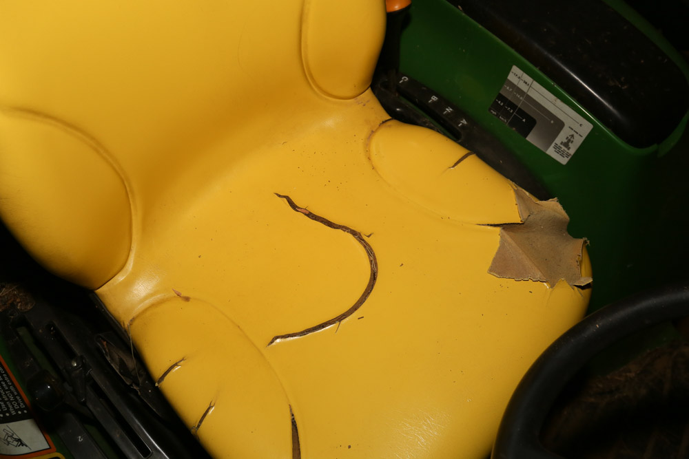 John Deere 4310 eHydro Tractor with 430 Loader Attachment