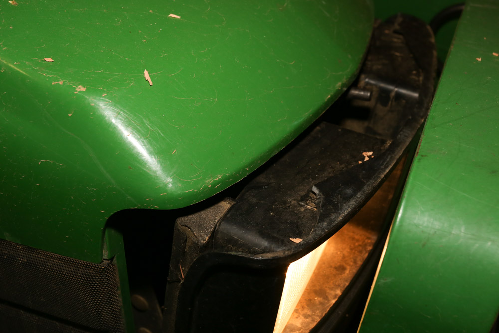 John Deere 4310 eHydro Tractor with 430 Loader Attachment