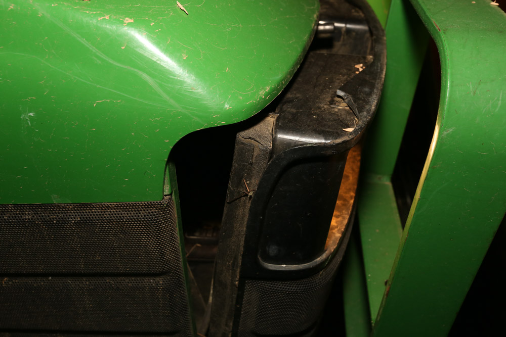 John Deere 4310 eHydro Tractor with 430 Loader Attachment