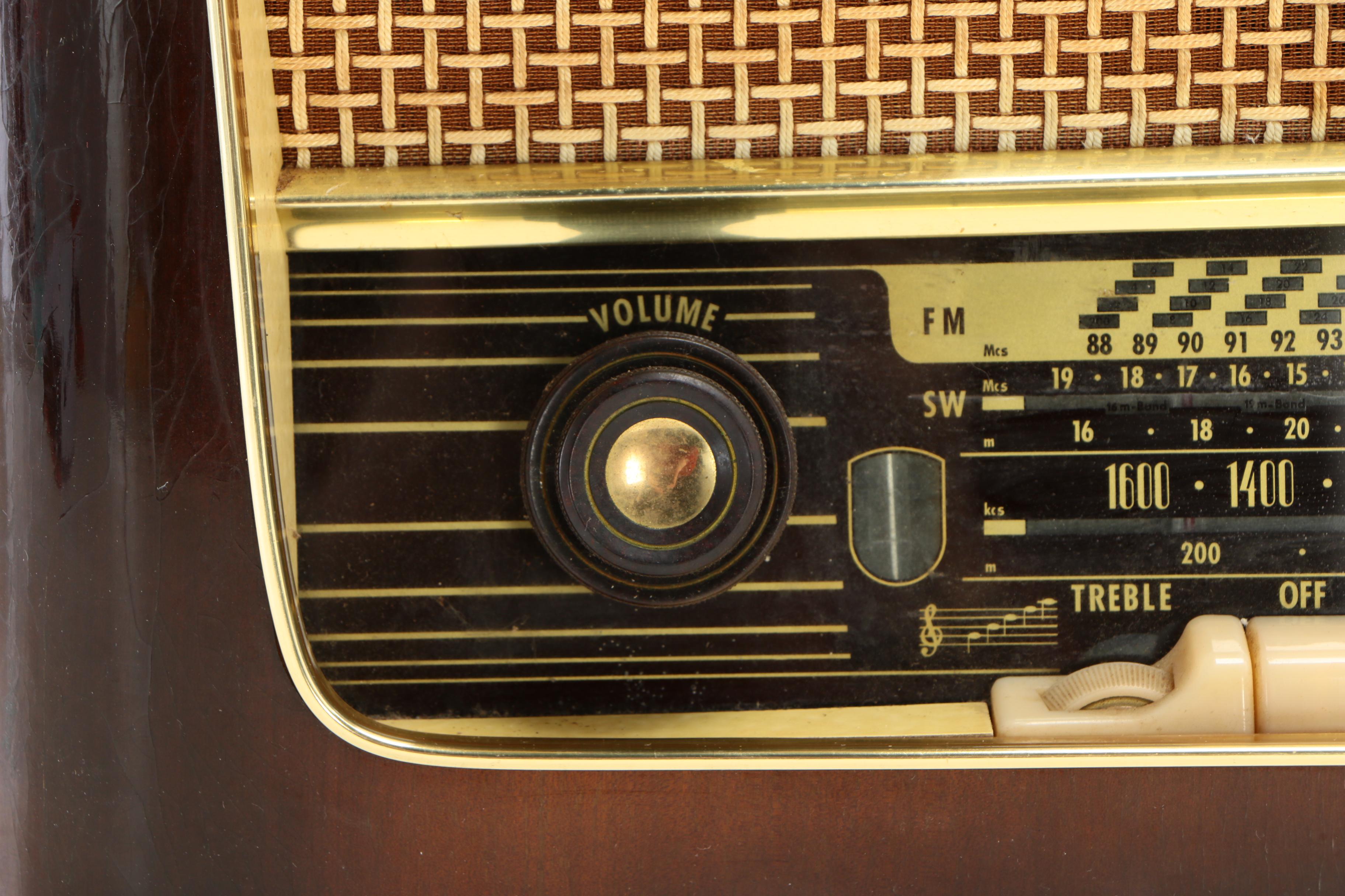 AJA Electronic Type 5842 Tabletop AM FM SW Radio